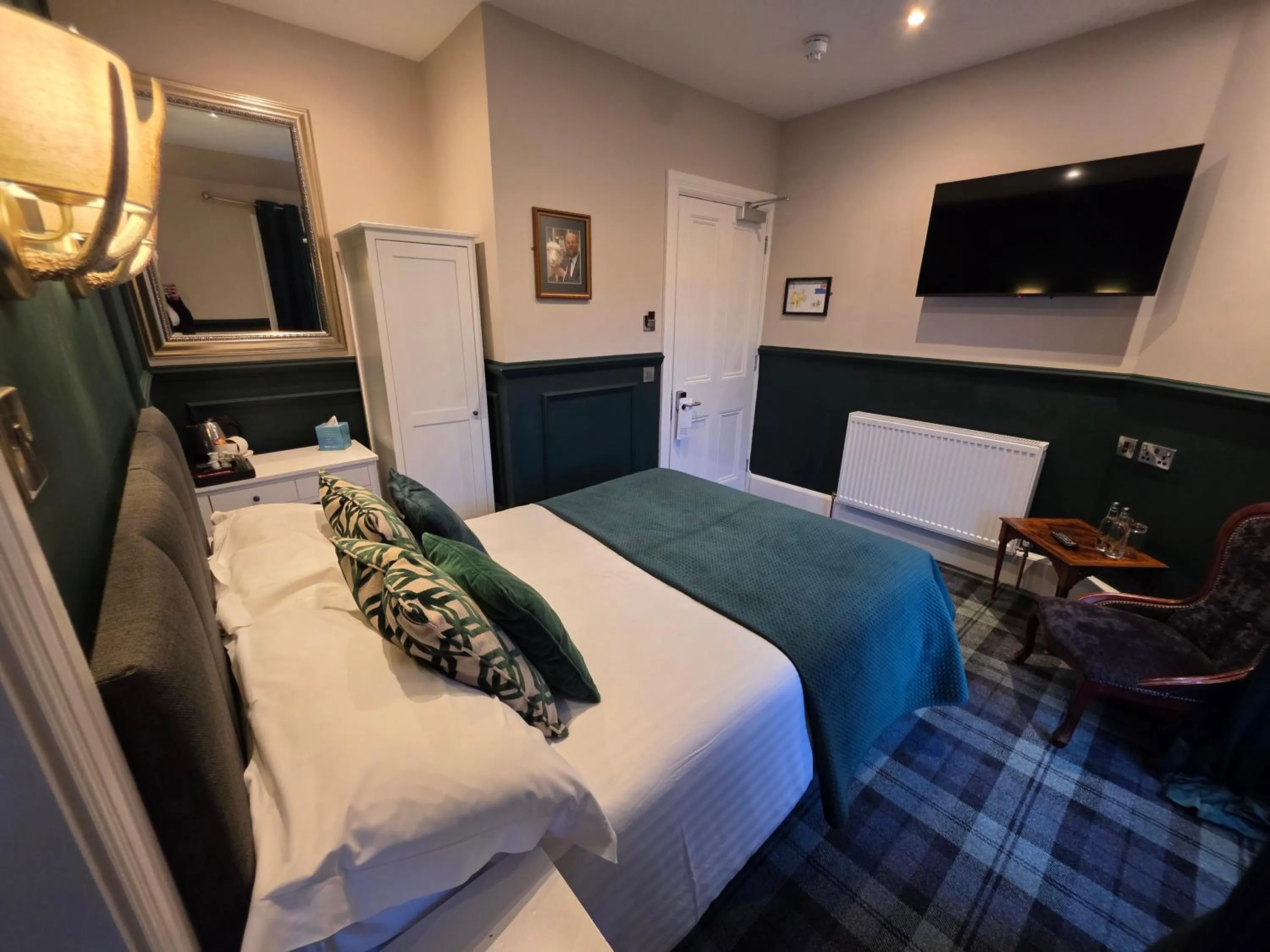 Bed in The Original Rosslyn Inn