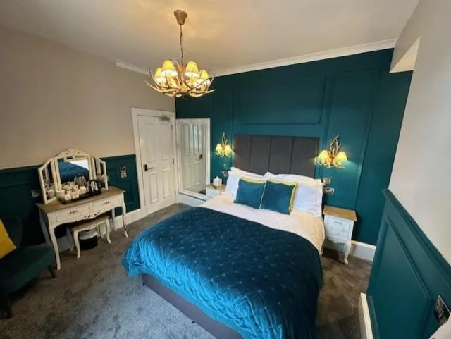 Bed in The Original Rosslyn Inn