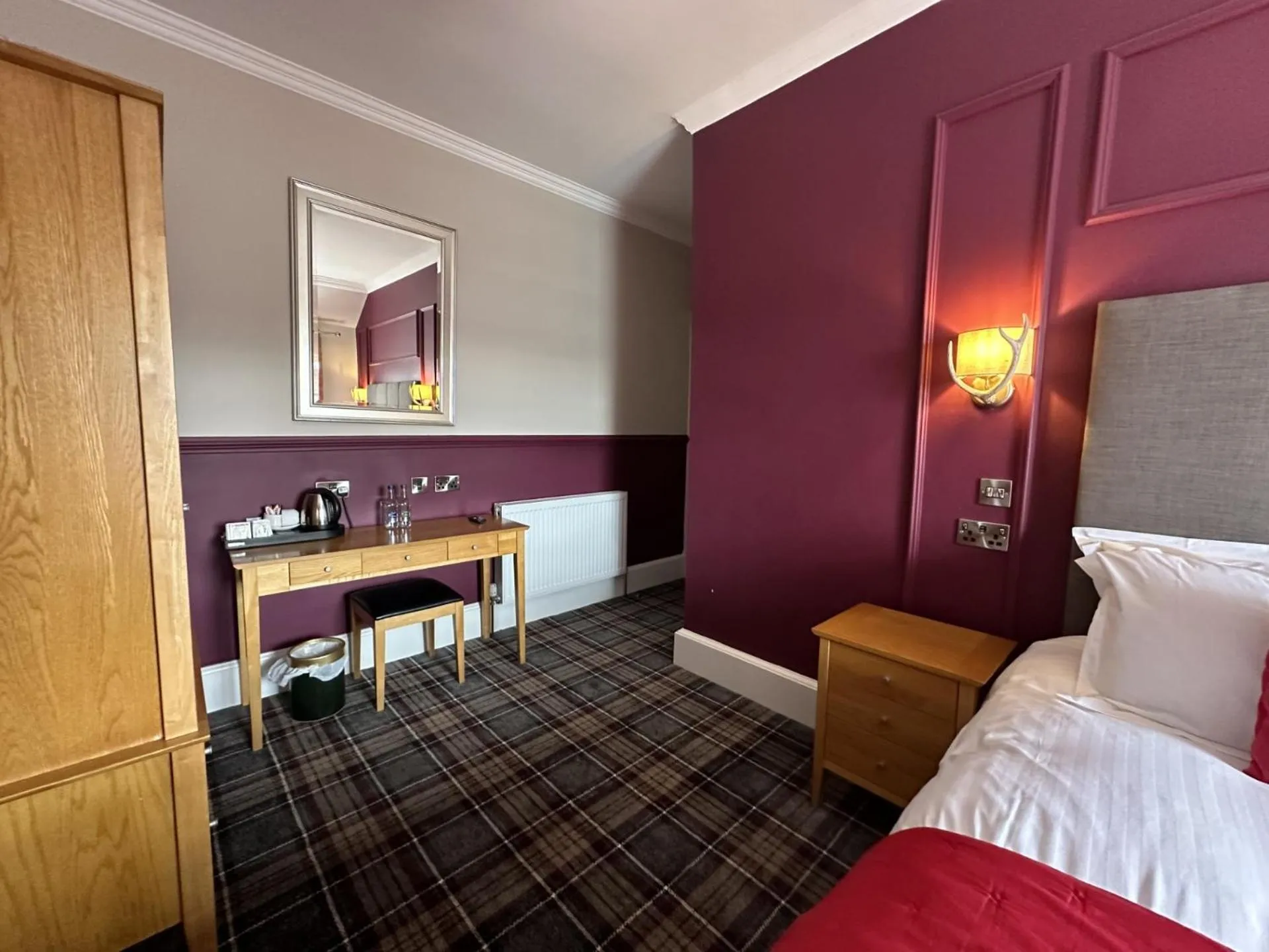 Bed in The Original Rosslyn Inn