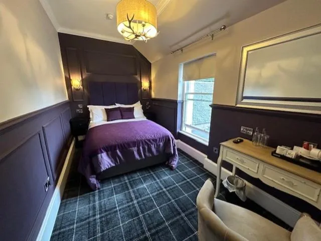 Bed in The Original Rosslyn Inn