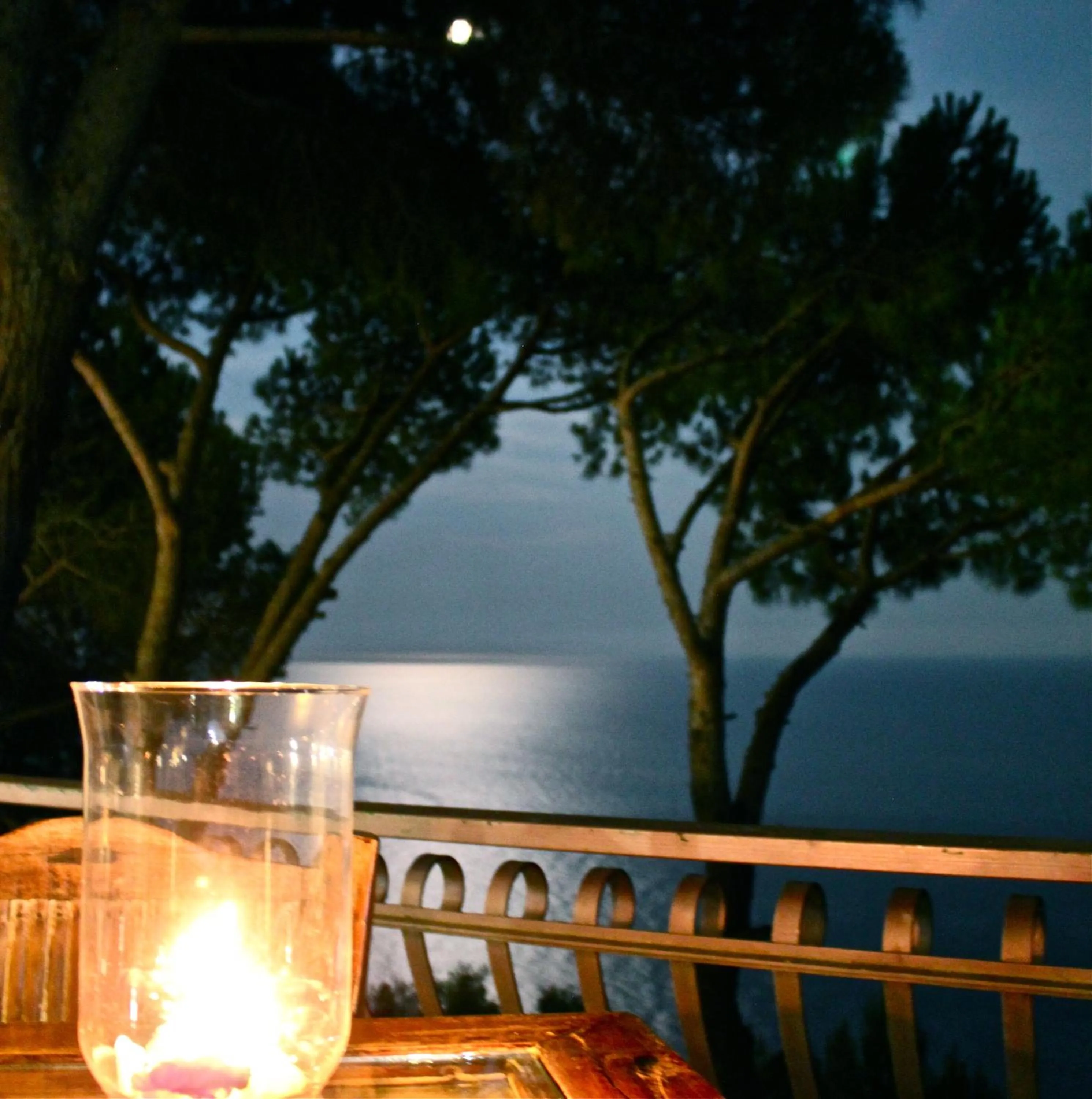 Night in Claro De Lua Circeo B&B