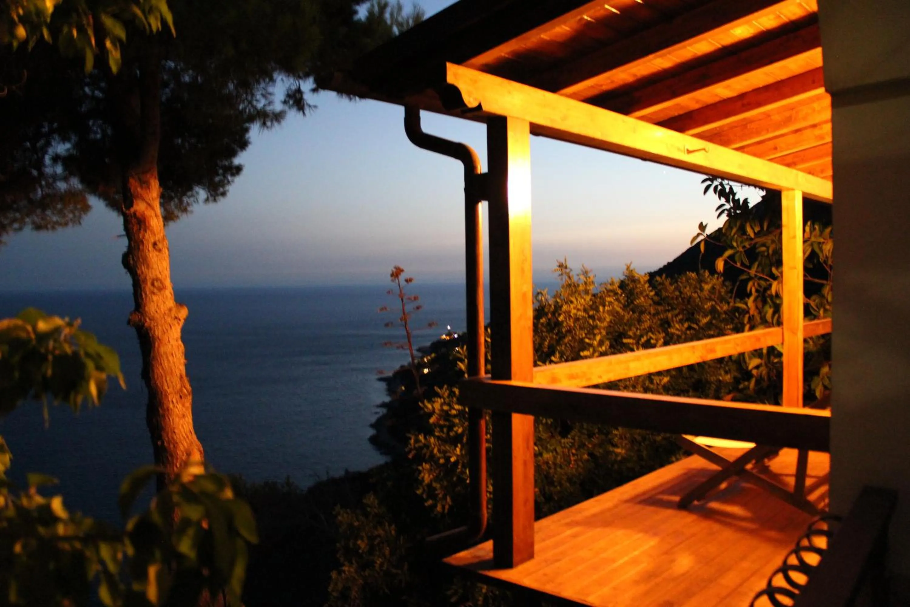 Photo of the whole room in Claro De Lua Circeo B&B