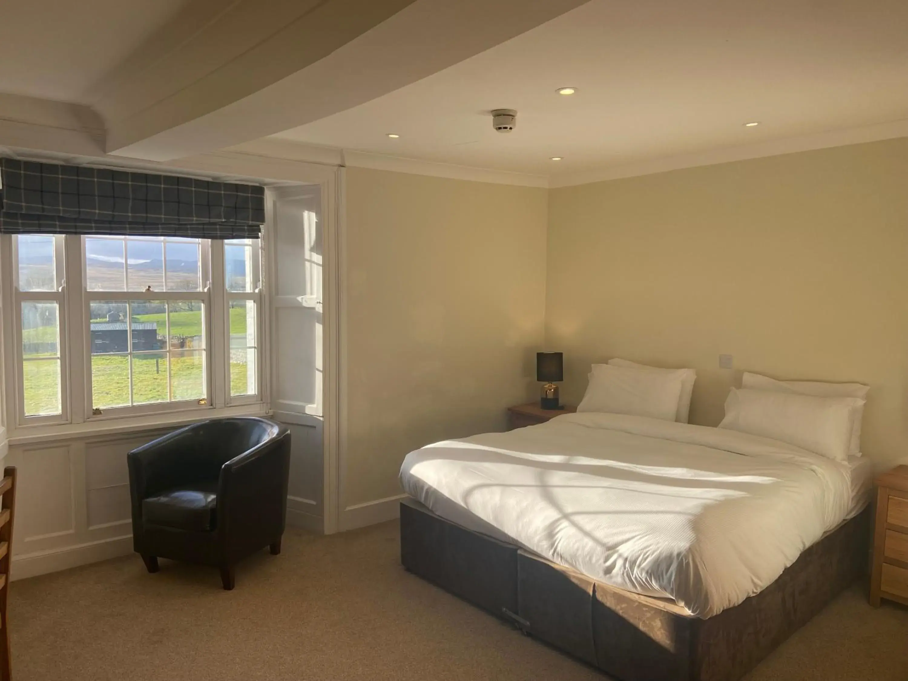 Deluxe Double Room in The Greyhound Hotel Deluxe Double Room in The Greyhound Hotel