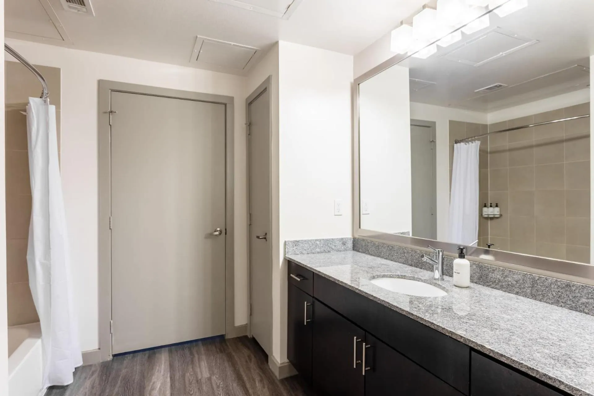 Bathroom in Kasa Love Field-Medical District Dallas