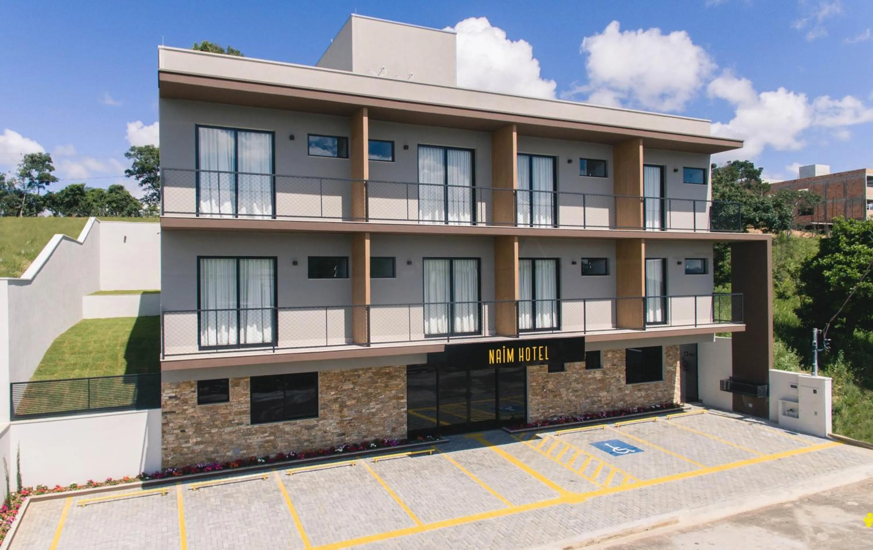 Facade/entrance in NAIM Hotel Capitólio