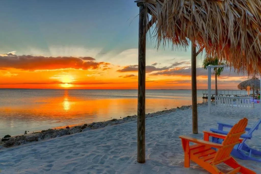 409-Waterfront View, WIFI, Pool, Close to BUCS Stadium