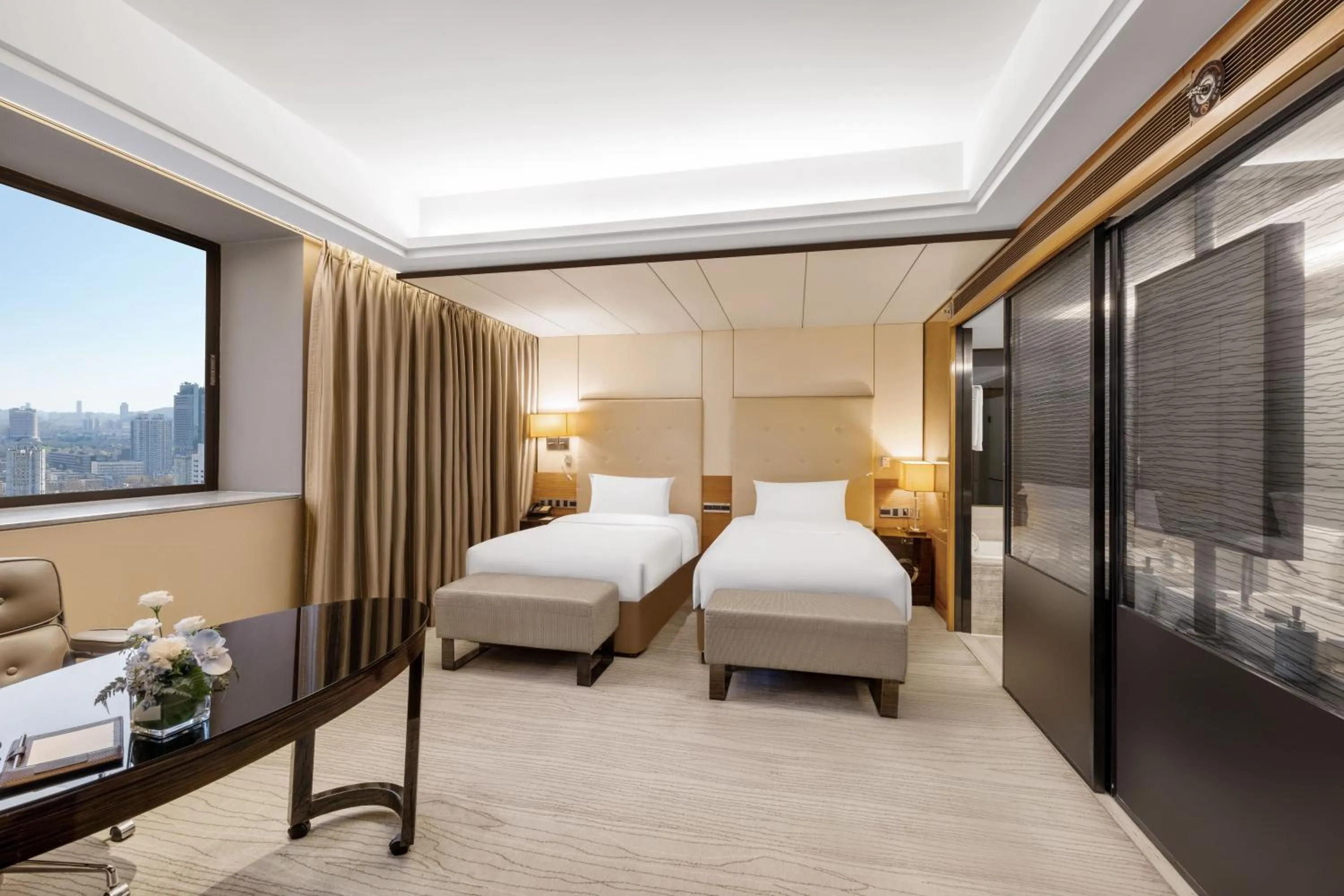 Property building, Bed in Enlux Hotel