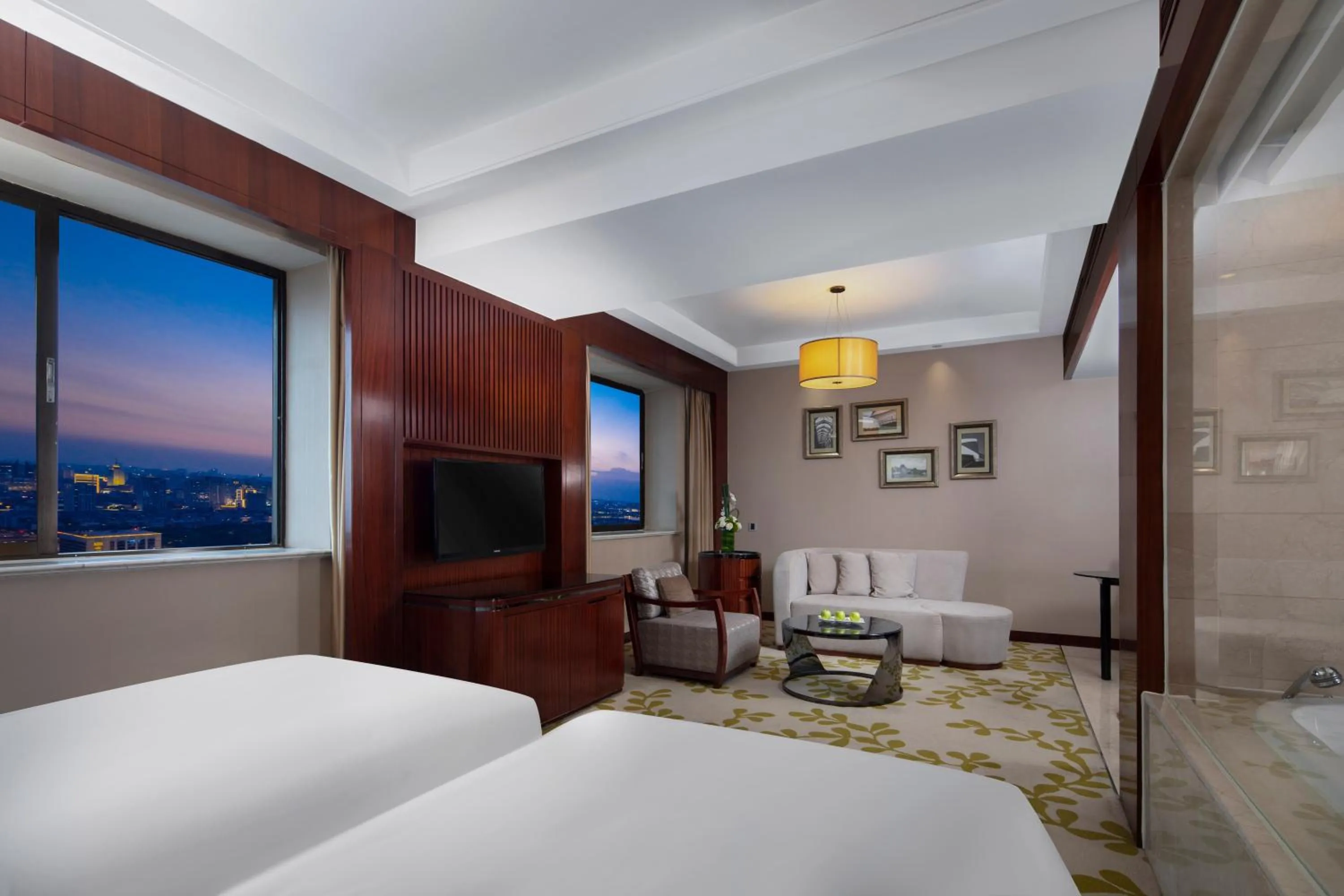 Photo of the whole room, Bed in Sofitel Silver Plaza Jinan