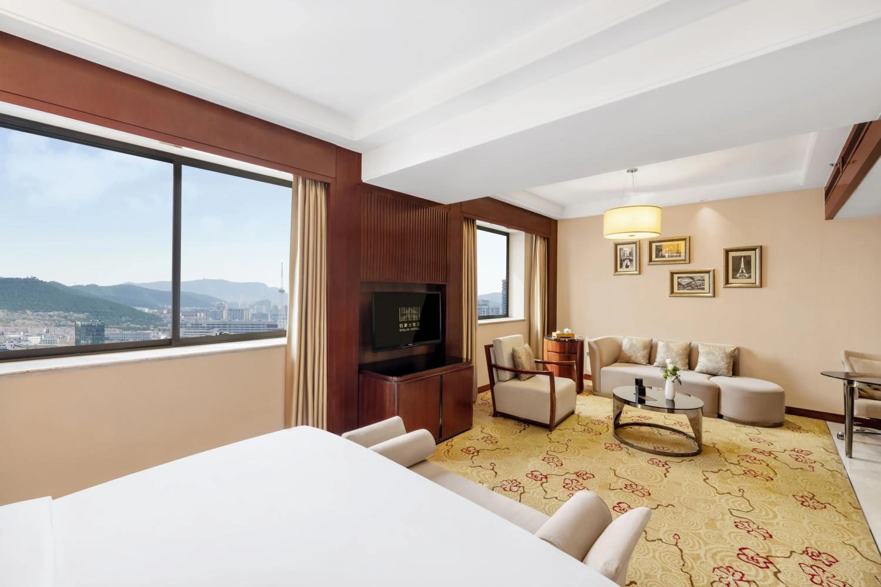 Property building, Bed in Enlux Hotel