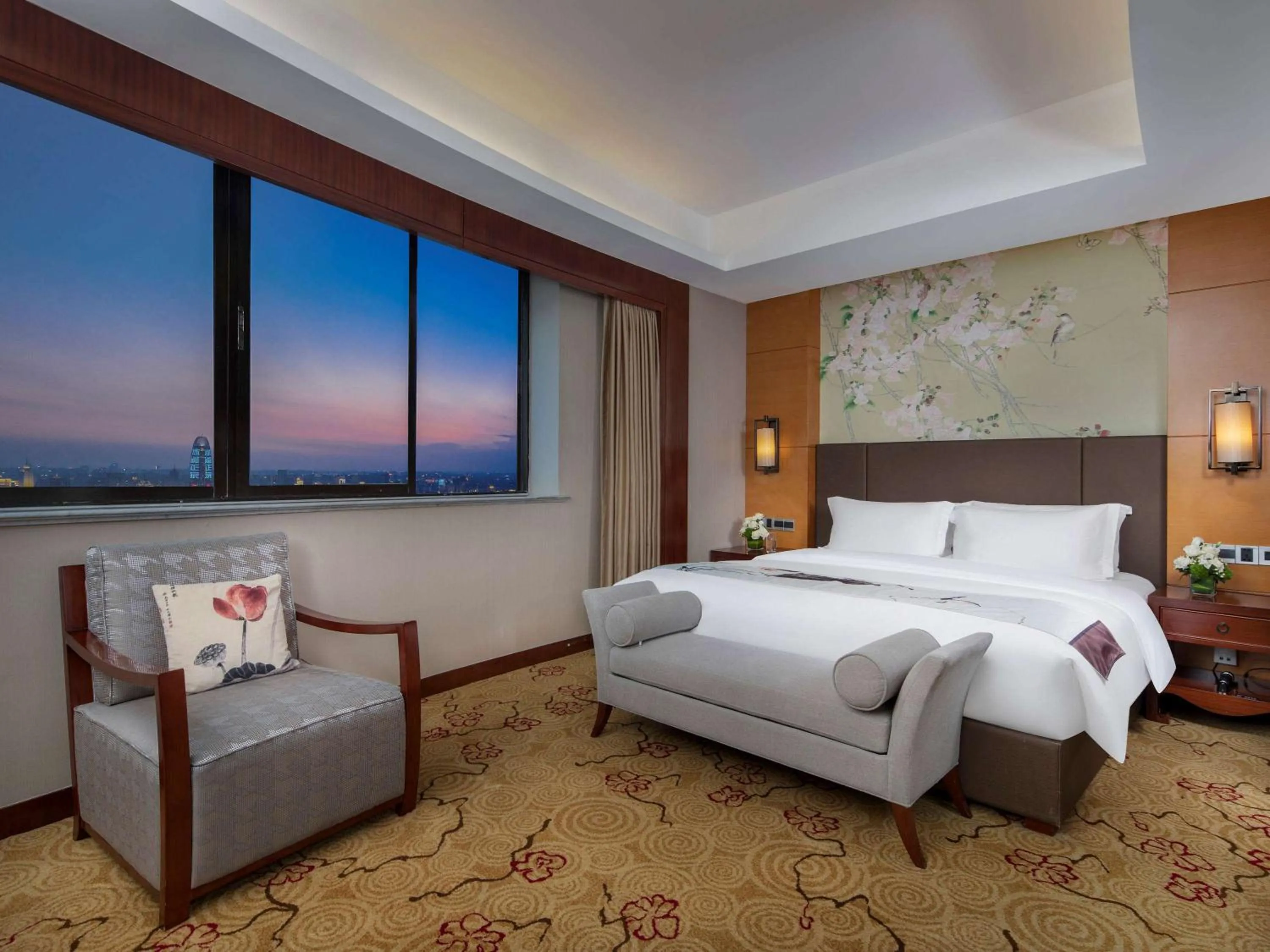 Photo of the whole room, Bed in Sofitel Silver Plaza Jinan