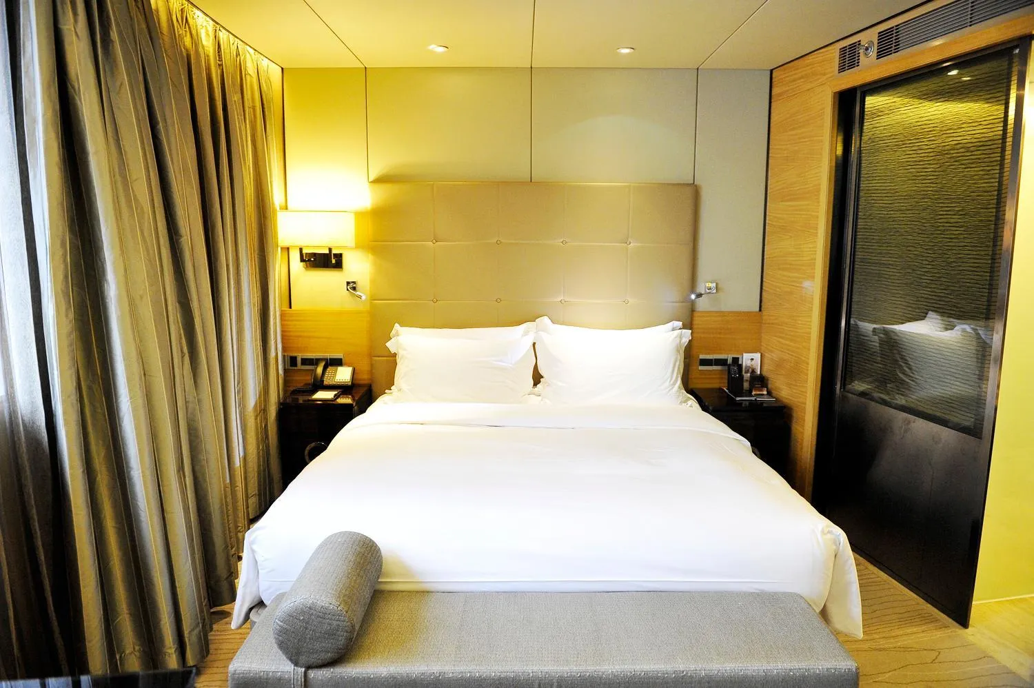 Decorative detail, Bed in Sofitel Silver Plaza Jinan