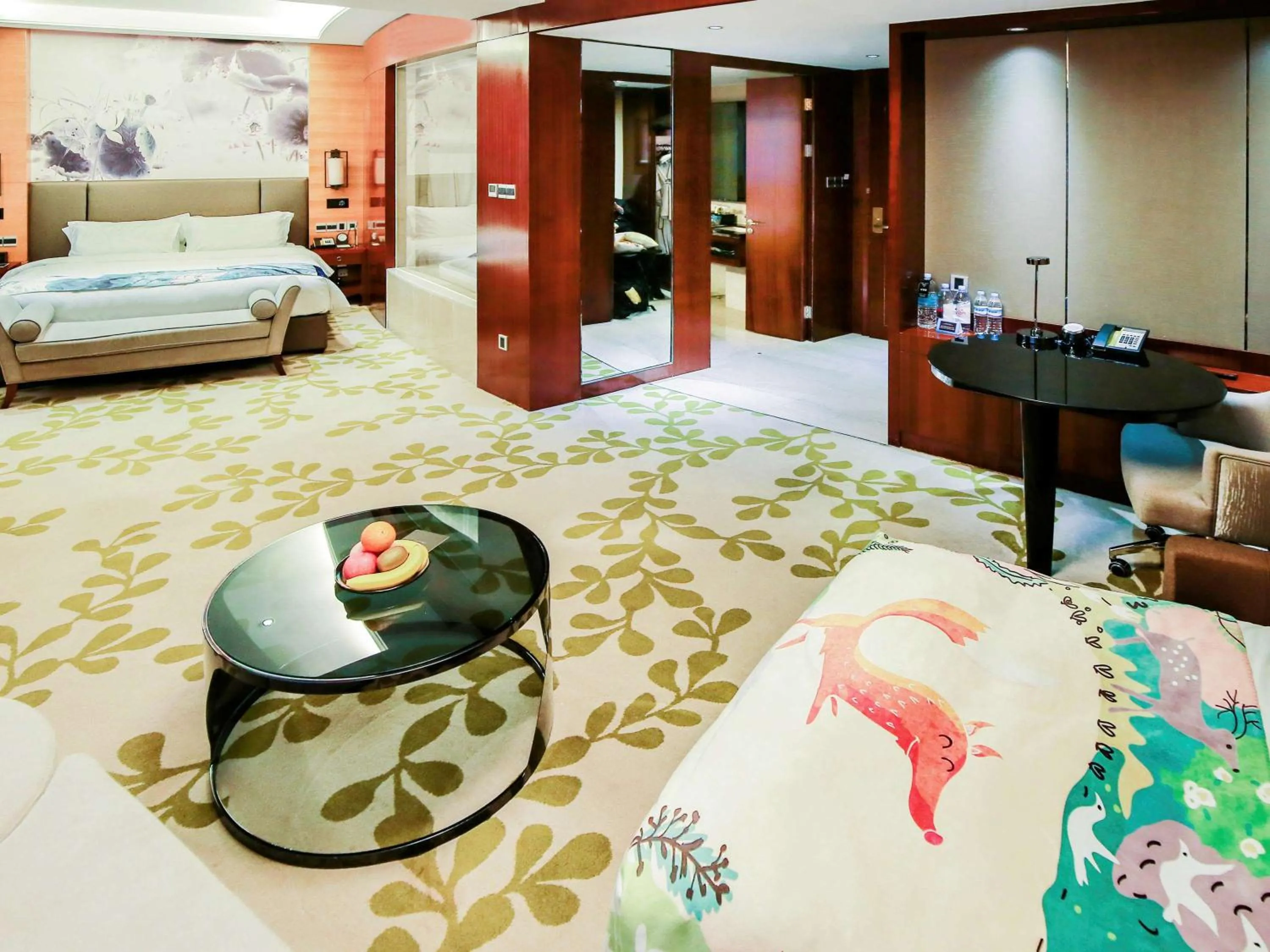 Photo of the whole room, Bed in Sofitel Silver Plaza Jinan