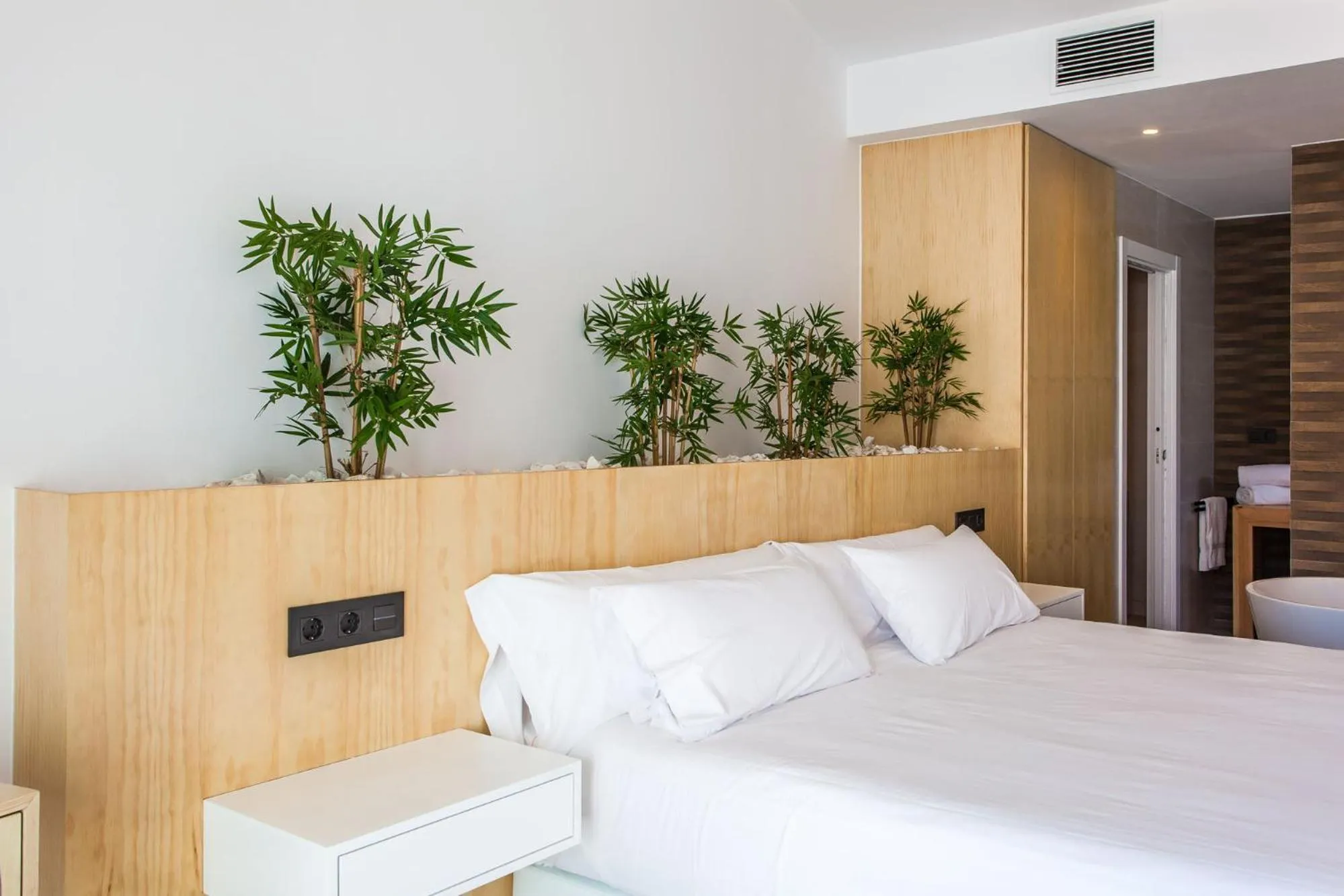 Photo of the whole room, Bed in Mar do Ézaro - Boutique Hotel