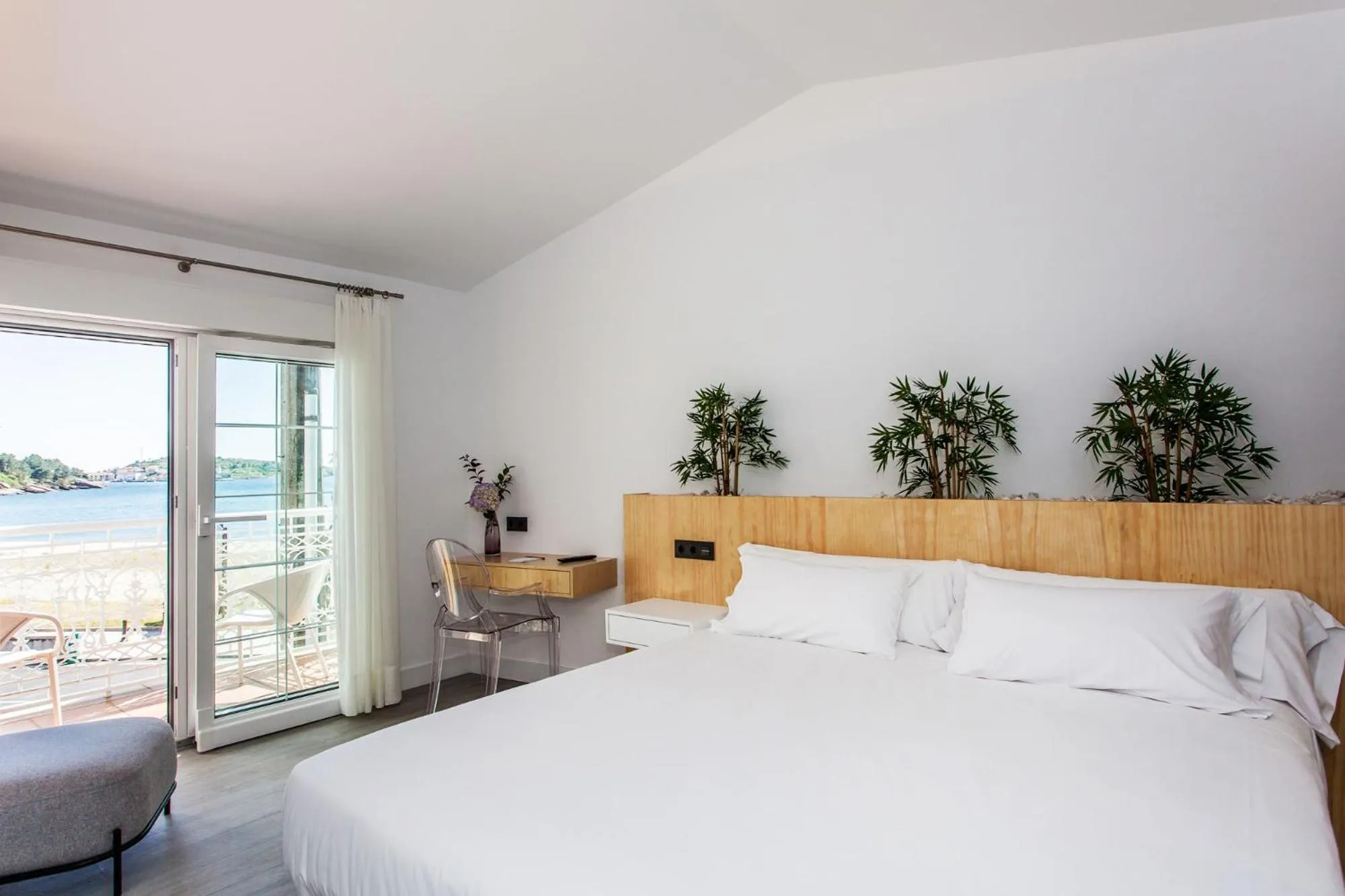 Photo of the whole room, Bed in Mar do Ézaro - Boutique Hotel