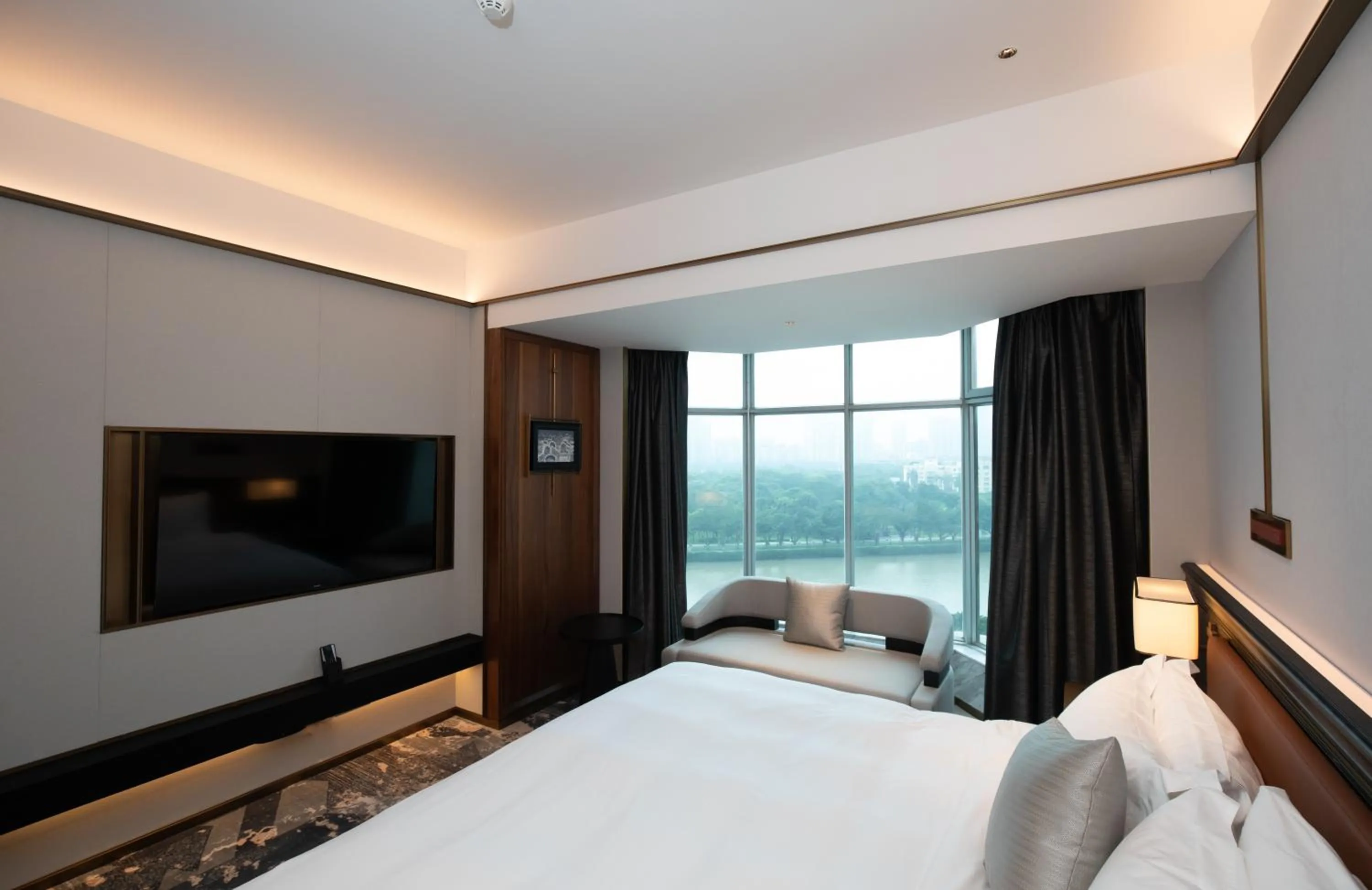 Bed in Ramada by Wyndham Pearl Guangzhou-Canton Fair Free Shuttle Bus