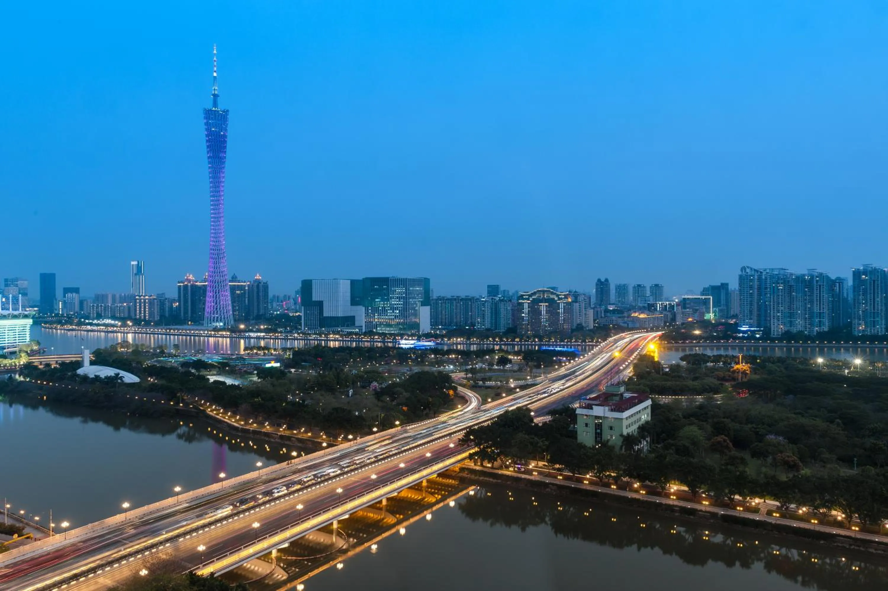 Night in Ramada by Wyndham Pearl Guangzhou-Canton Fair Free Shuttle Bus