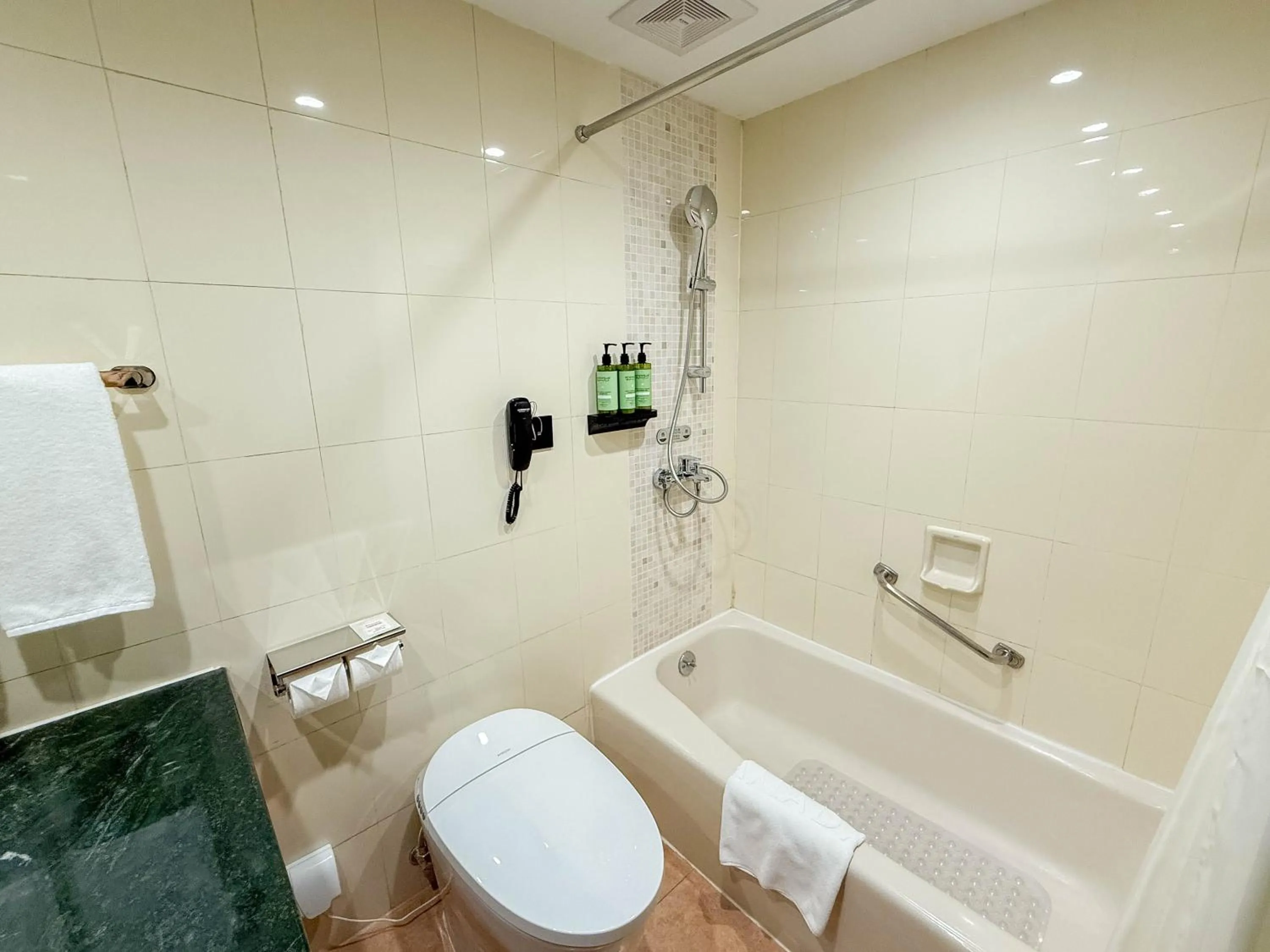 Ramada by Wyndham Pearl Guangzhou-Canton Fair Free Shuttle Bus