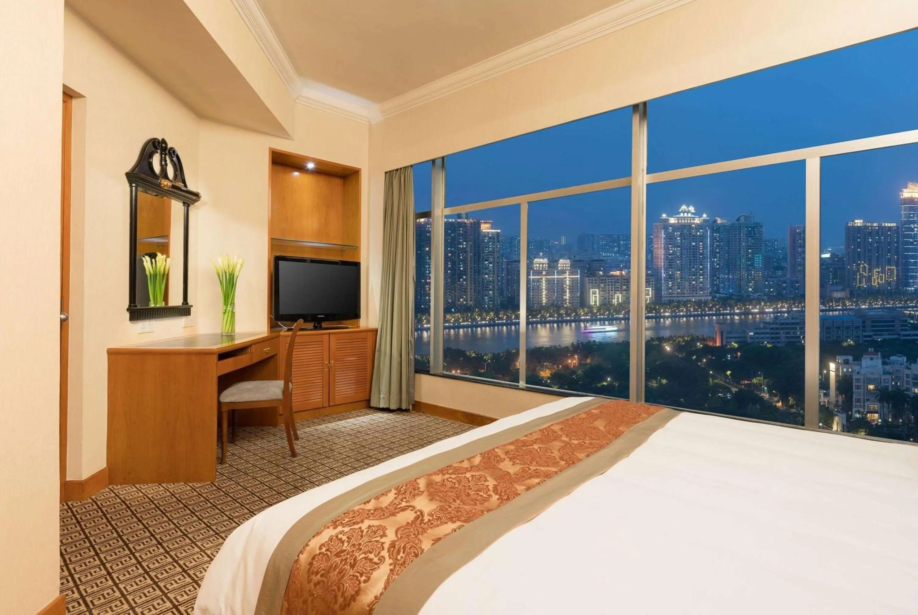 Photo of the whole room, Bed in Ramada by Wyndham Pearl Guangzhou-Canton Fair Free Shuttle Bus