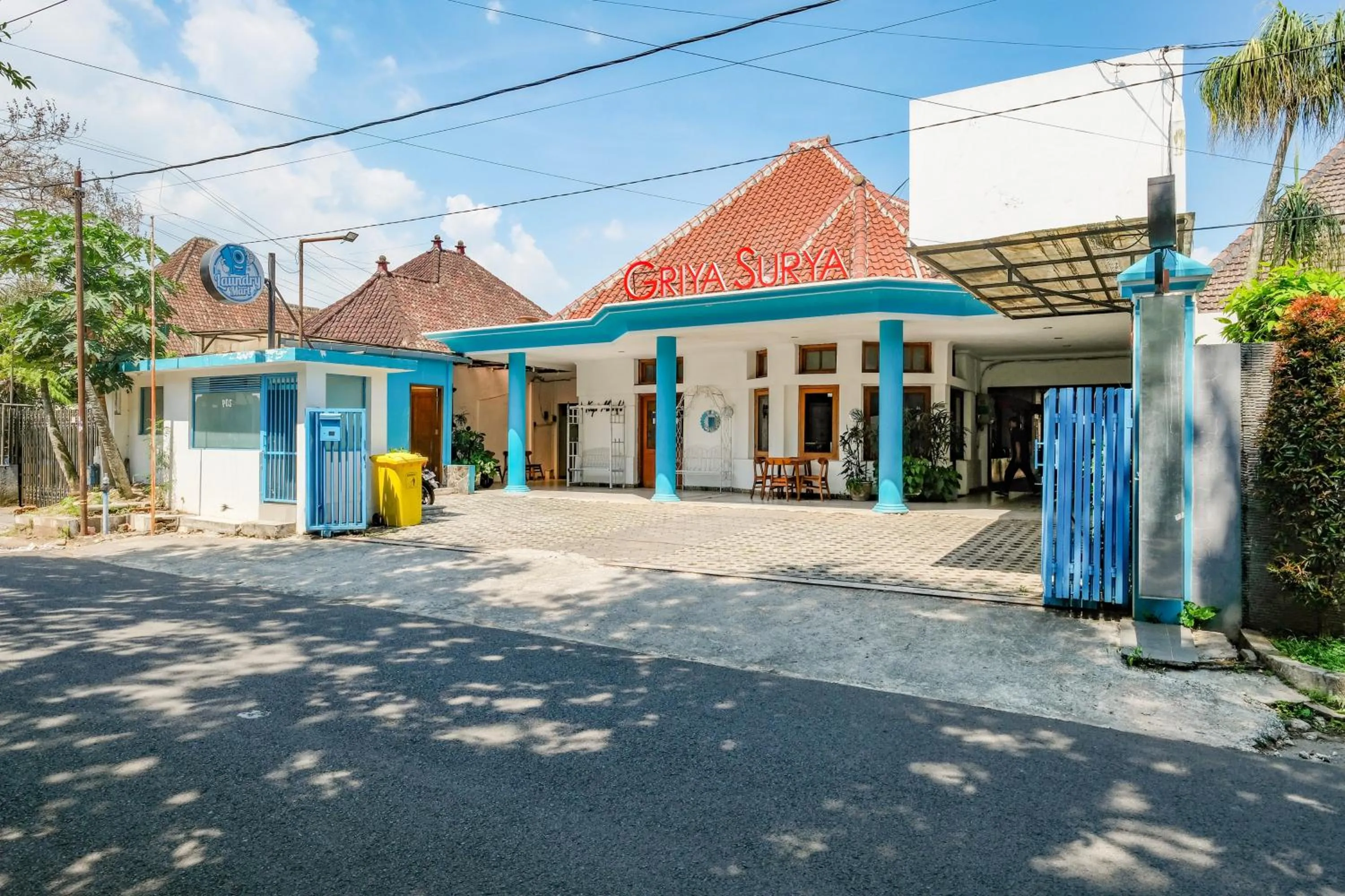 Facade/entrance in Urbanview Hotel Griya Surya Malang by RedDoorz