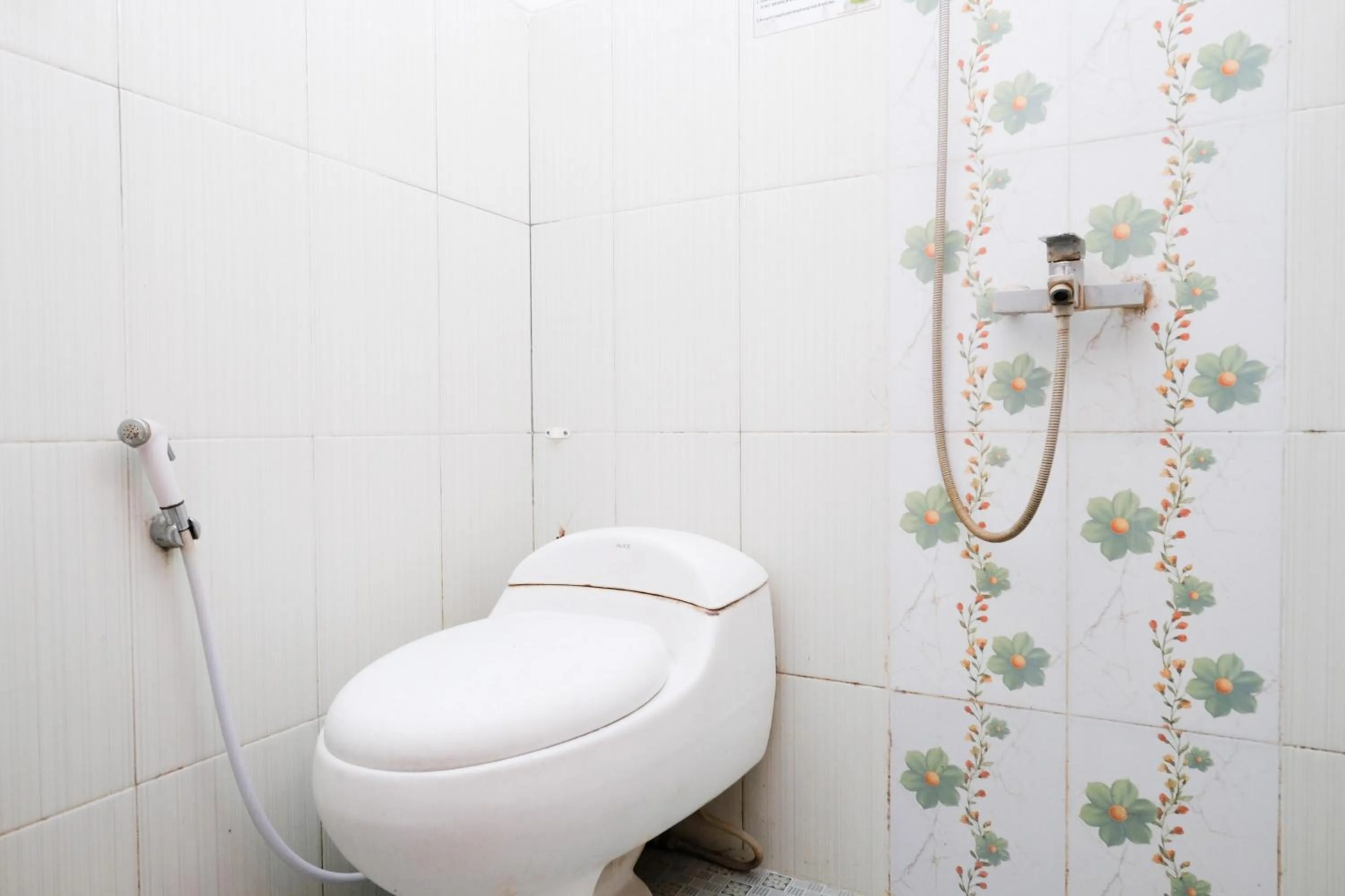 Bathroom in Urbanview Hotel Griya Surya Malang by RedDoorz