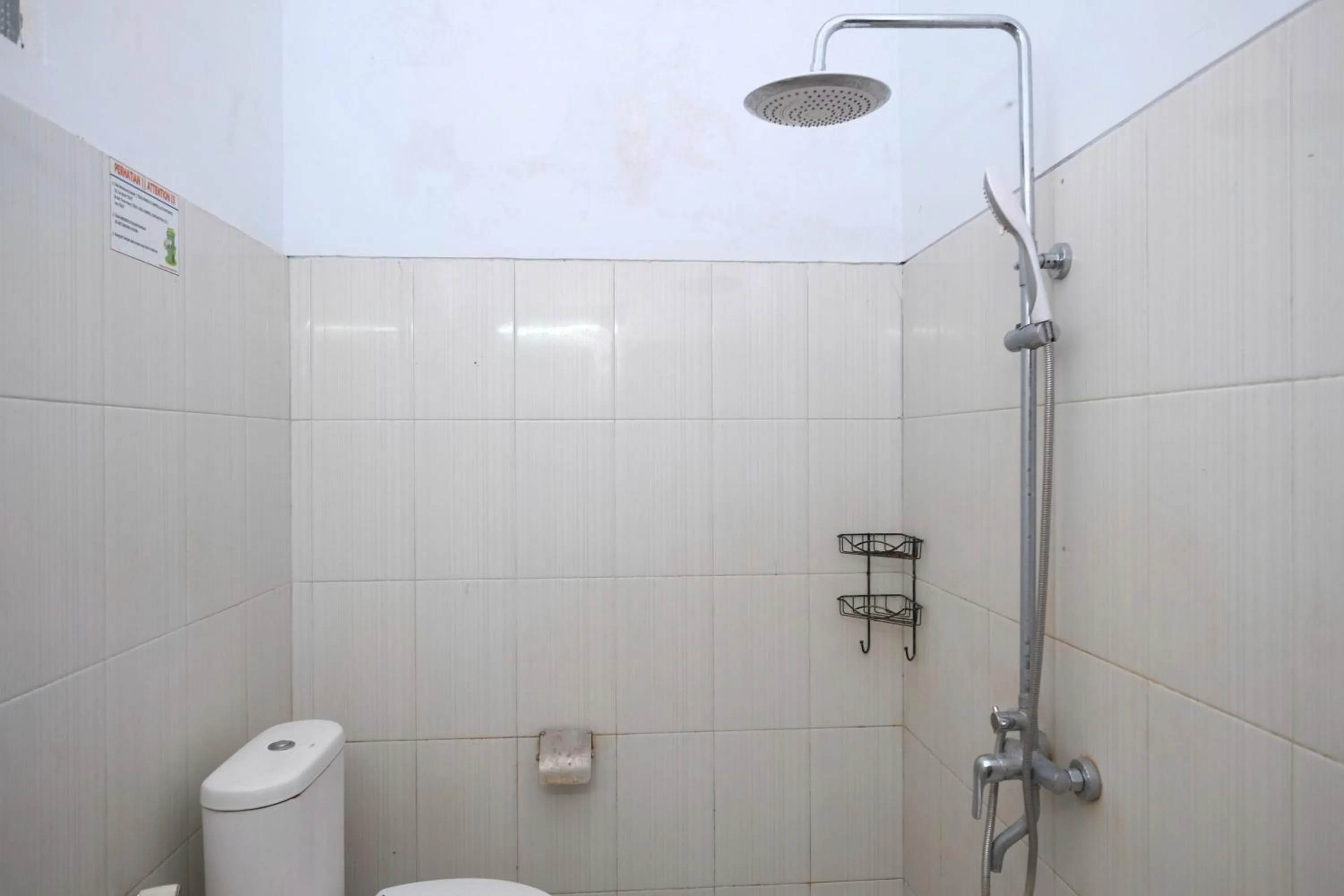 Bathroom in Urbanview Hotel Griya Surya Malang by RedDoorz