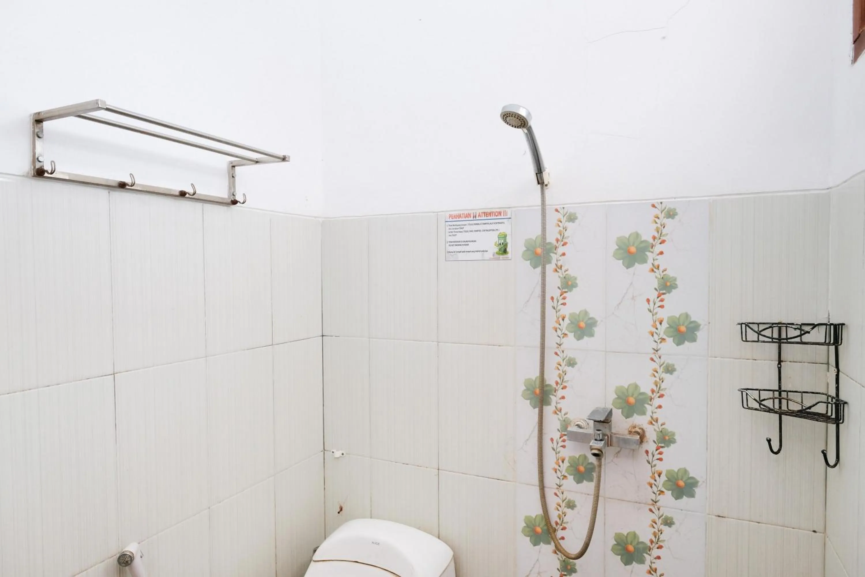 Bathroom in Urbanview Hotel Griya Surya Malang by RedDoorz