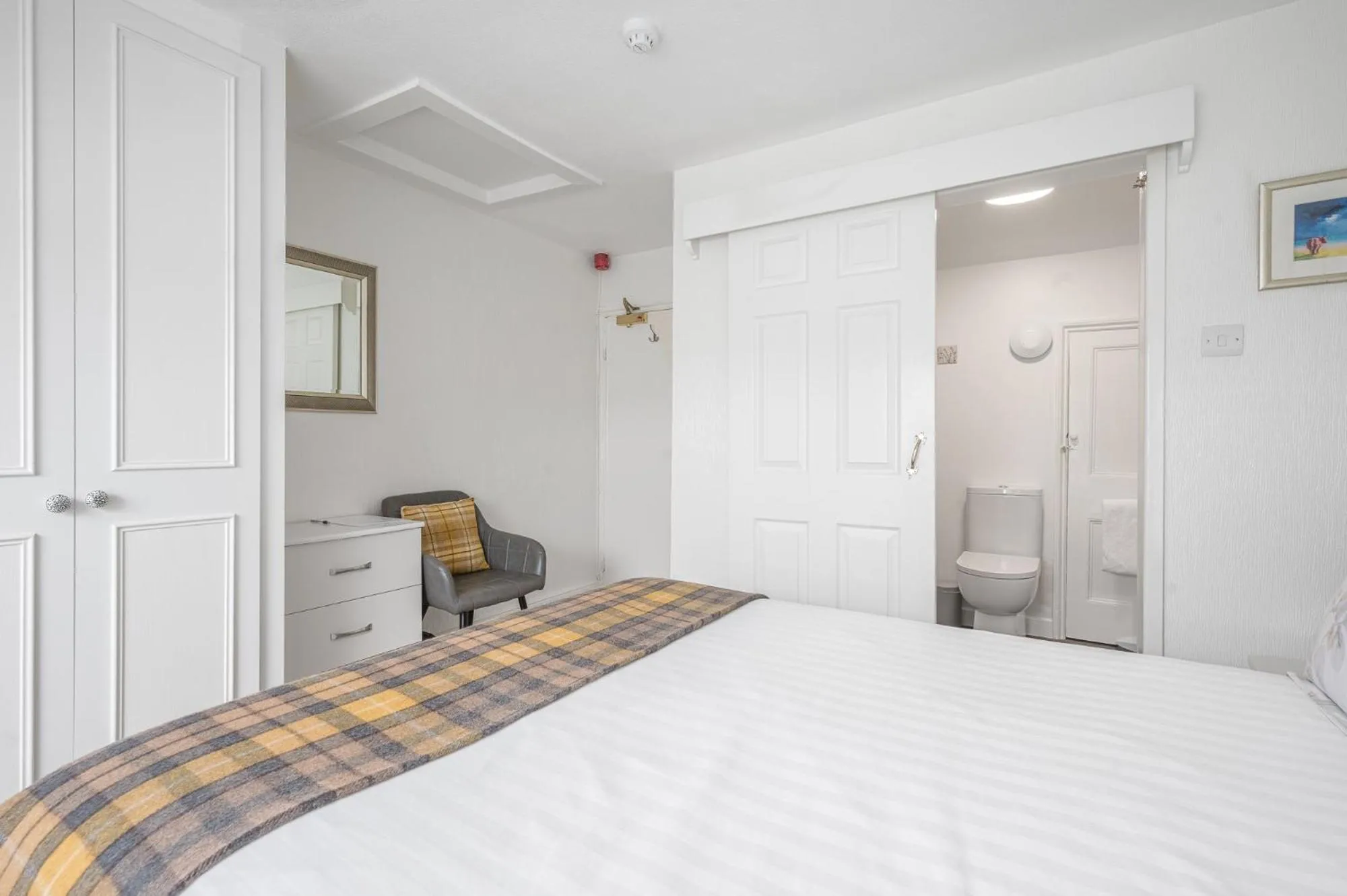 Toilet, Bed in Blue Swallow