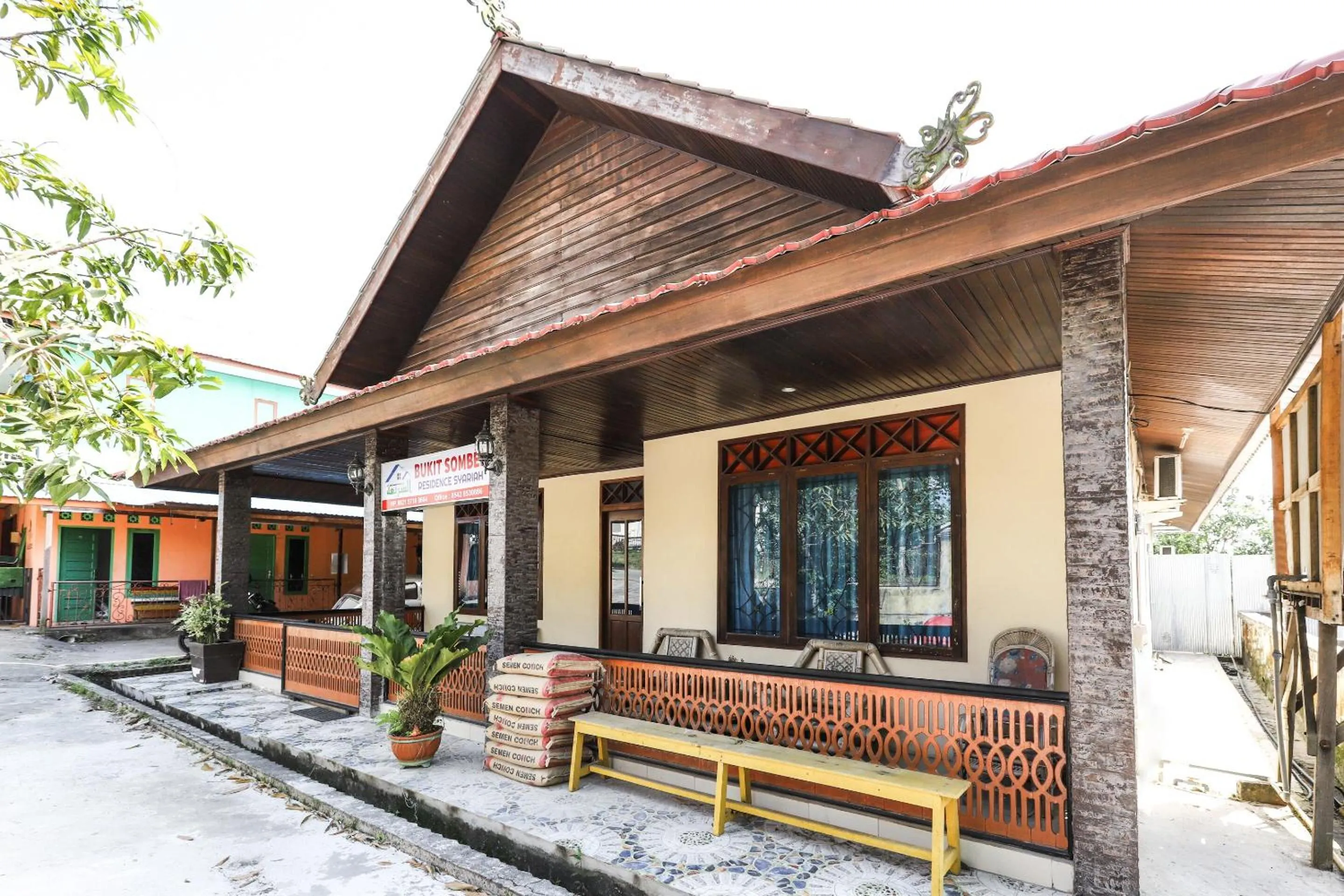 Facade/entrance in Hotel O Bukit Somber Residence Syariah