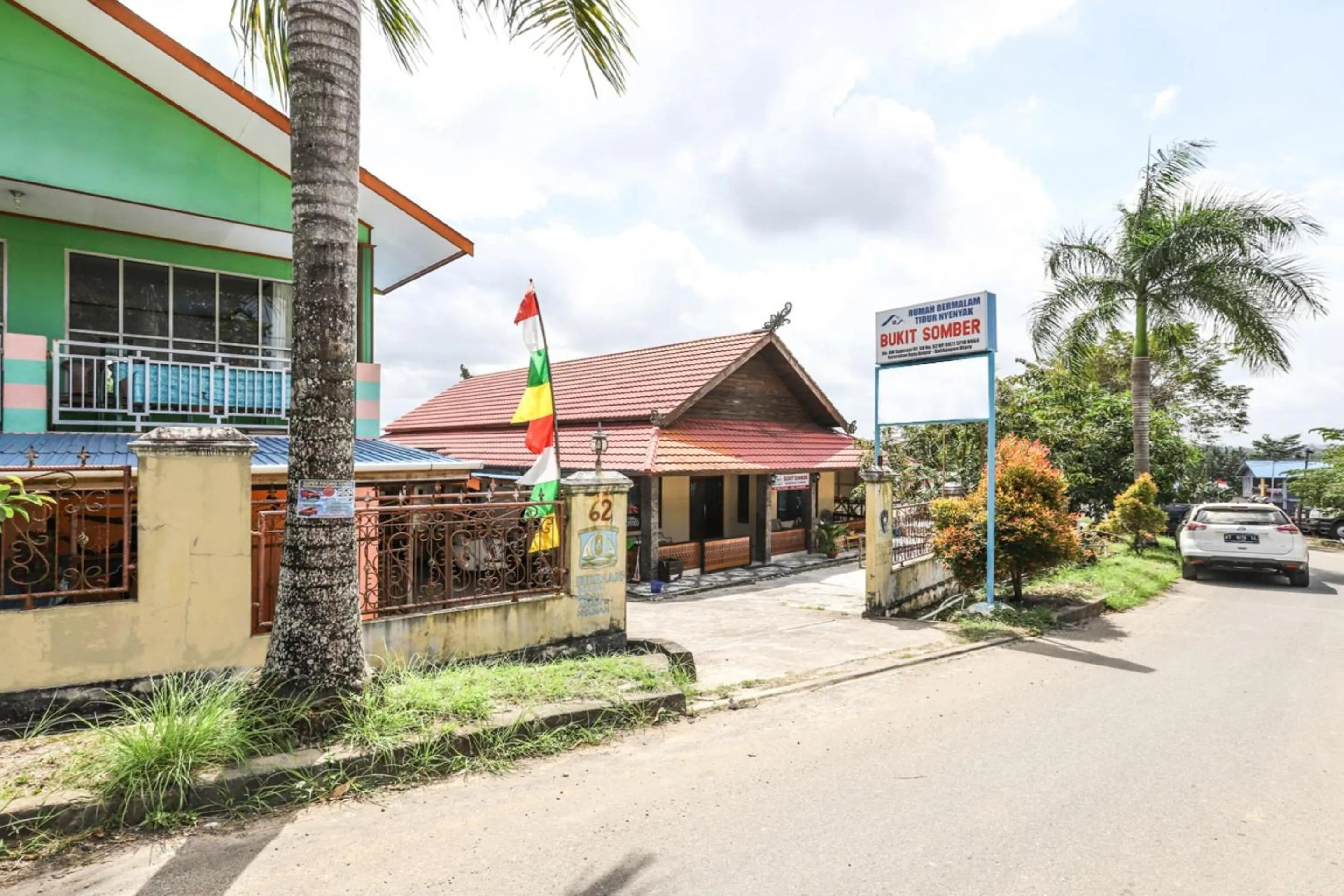 Facade/entrance in Hotel O Bukit Somber Residence Syariah
