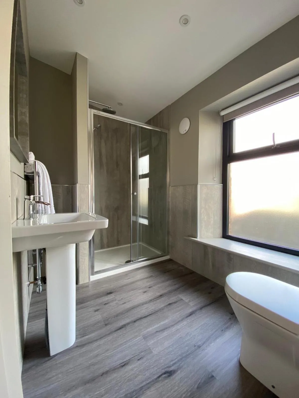 The Lounge Hotel & Bar