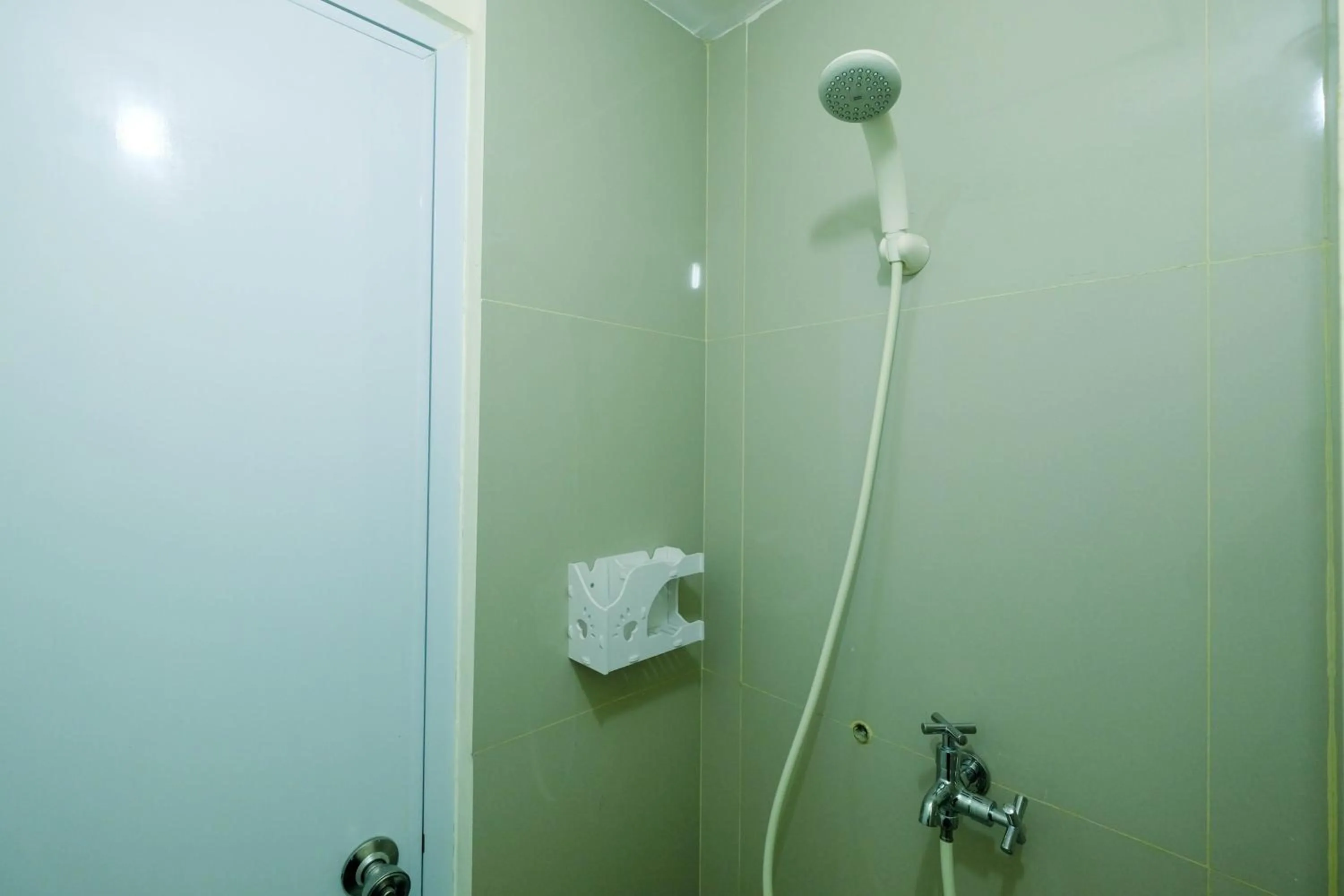 Bathroom in Homey Studio Apartment at Bogorienze By Travelio