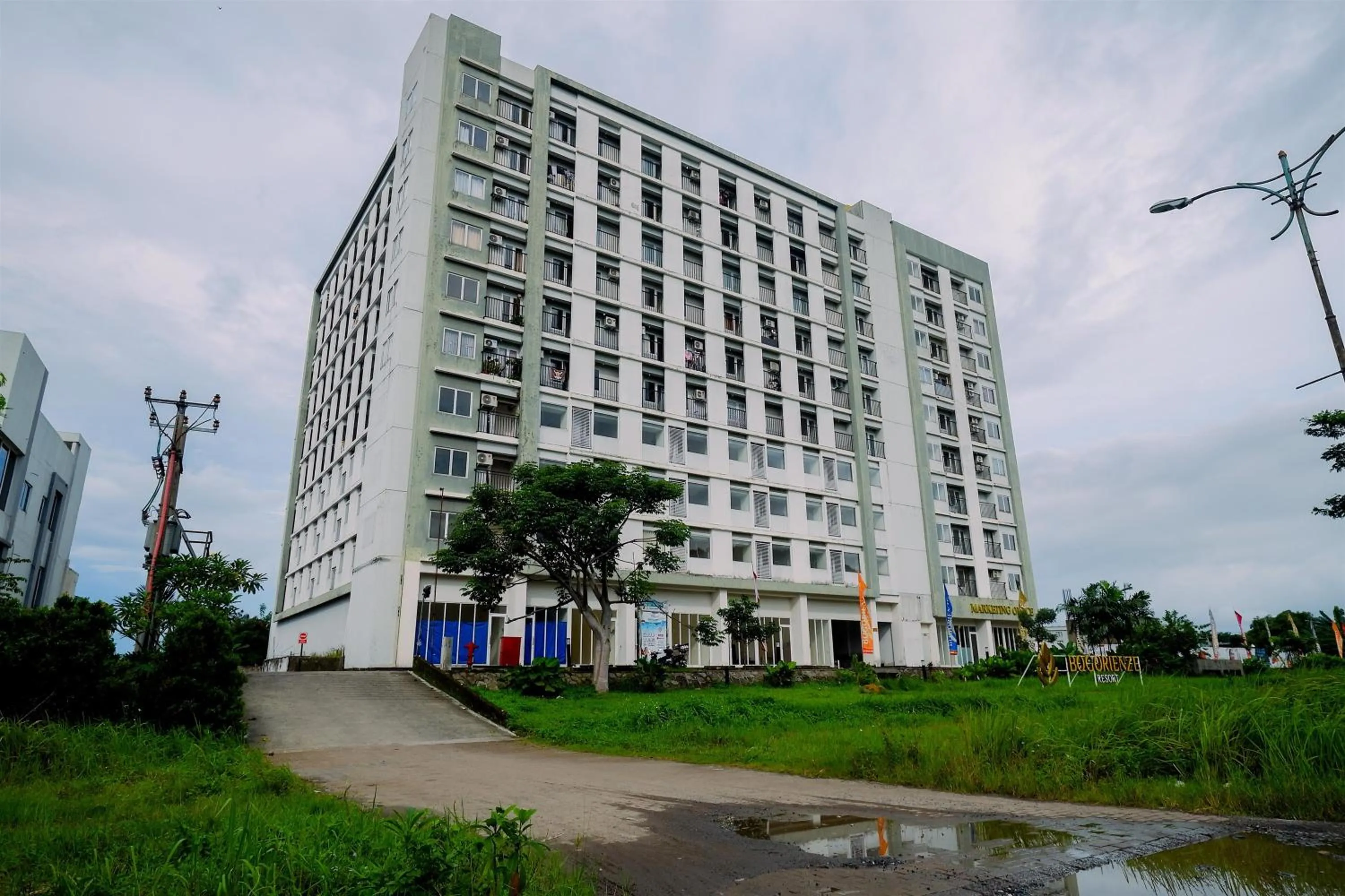 Property building in Homey Studio Apartment at Bogorienze By Travelio