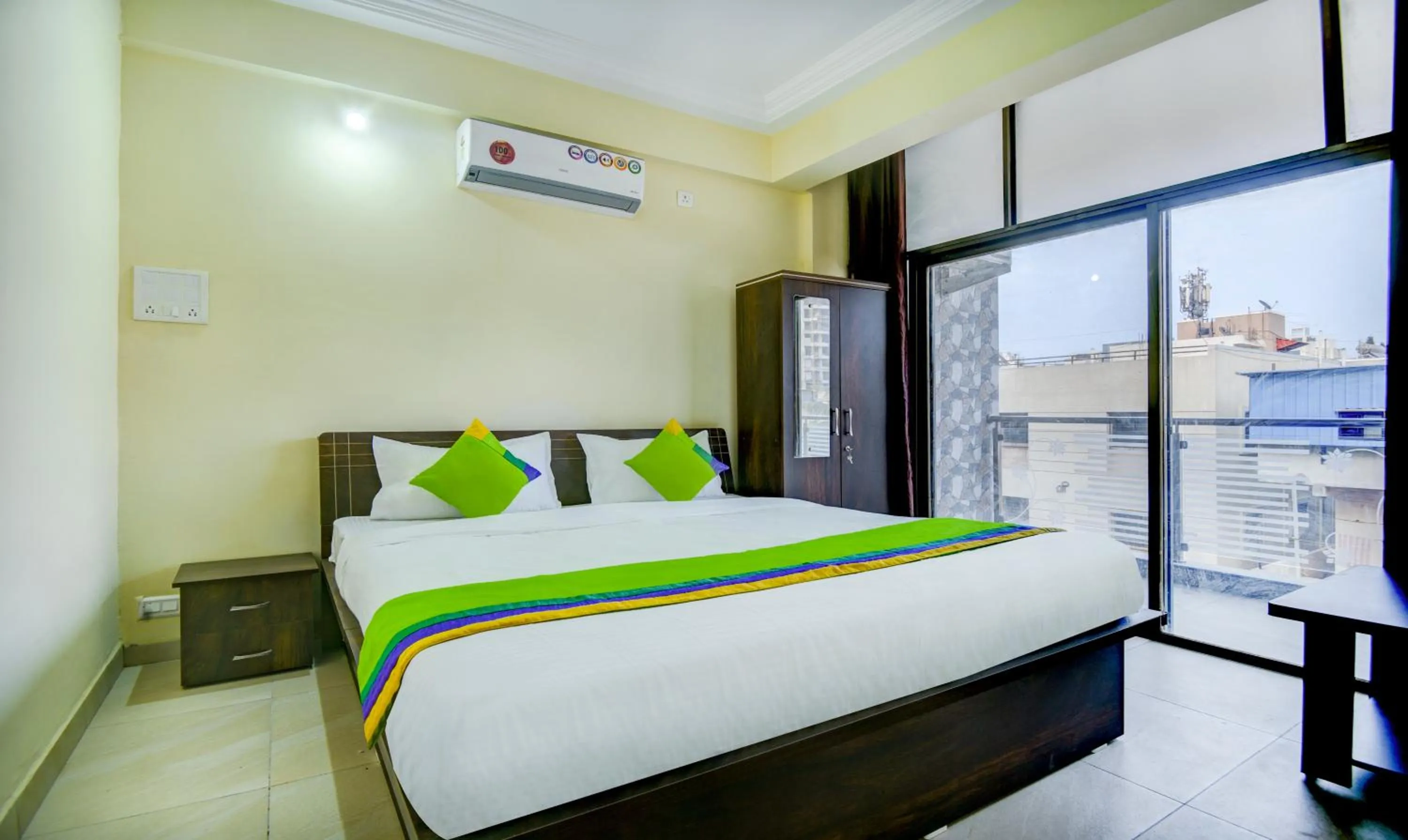 Bed in Treebo Sayaji Residency