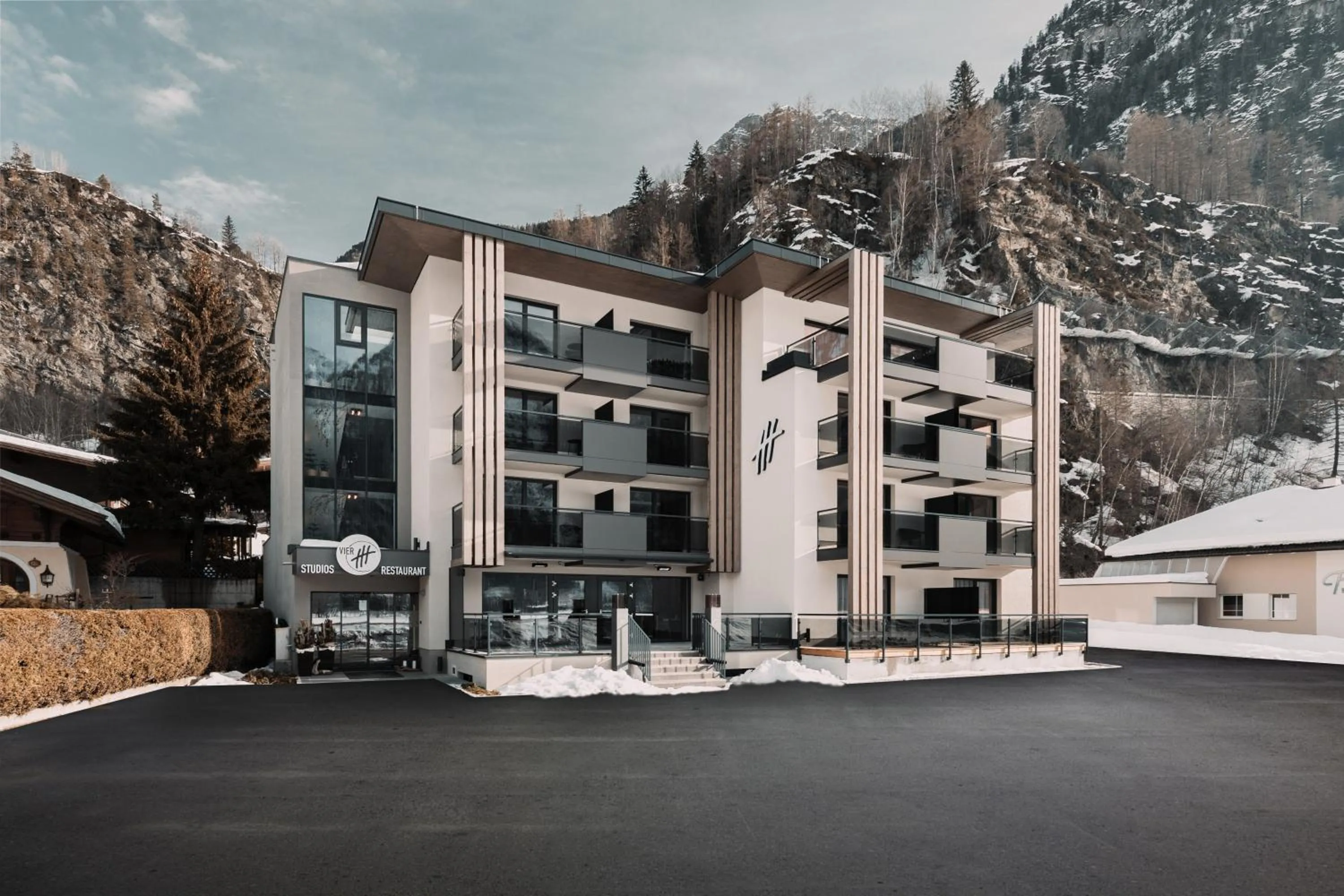 Property building in VIER Studios & Restaurant