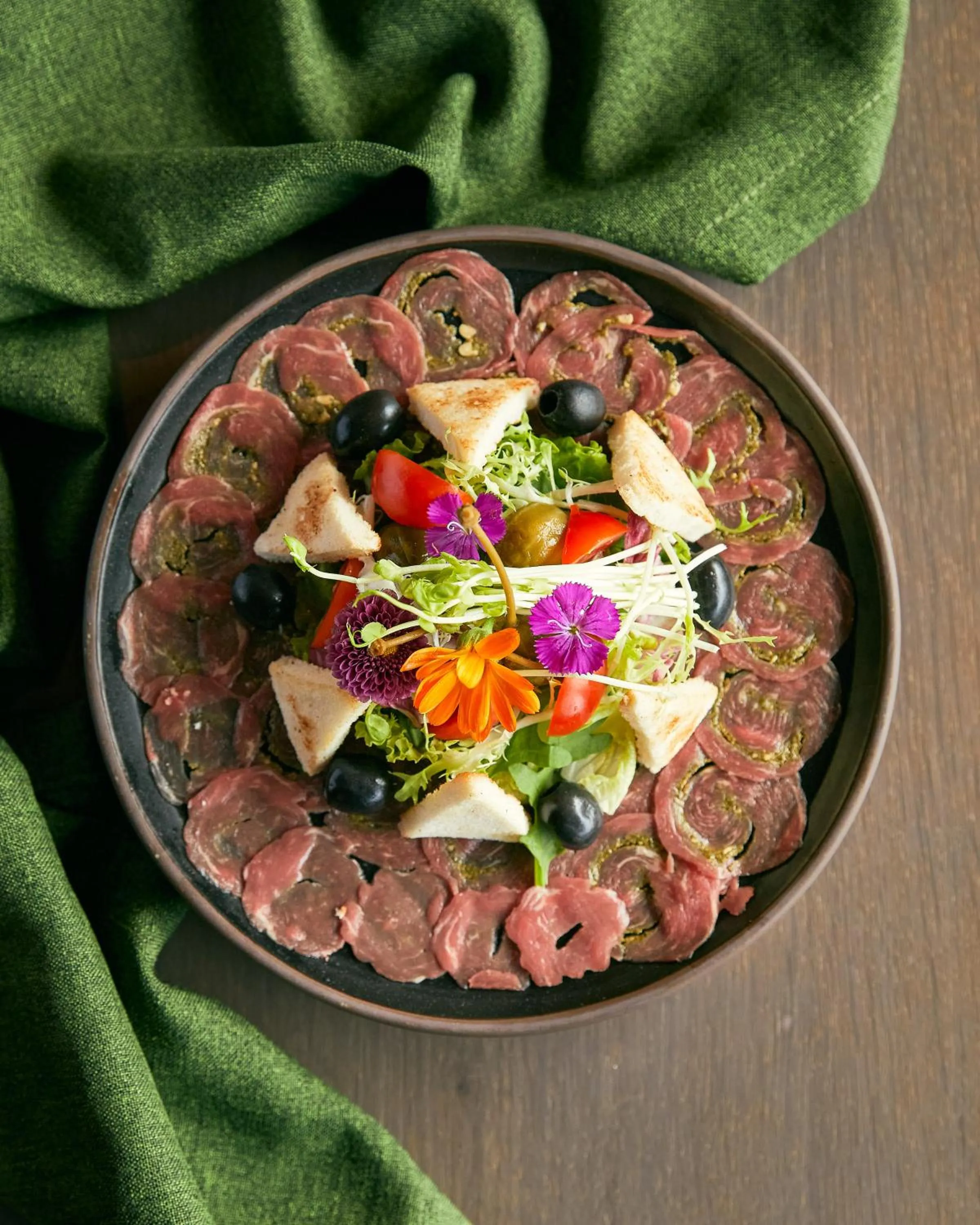 Restaurant/places to eat in VIER Studios & Restaurant