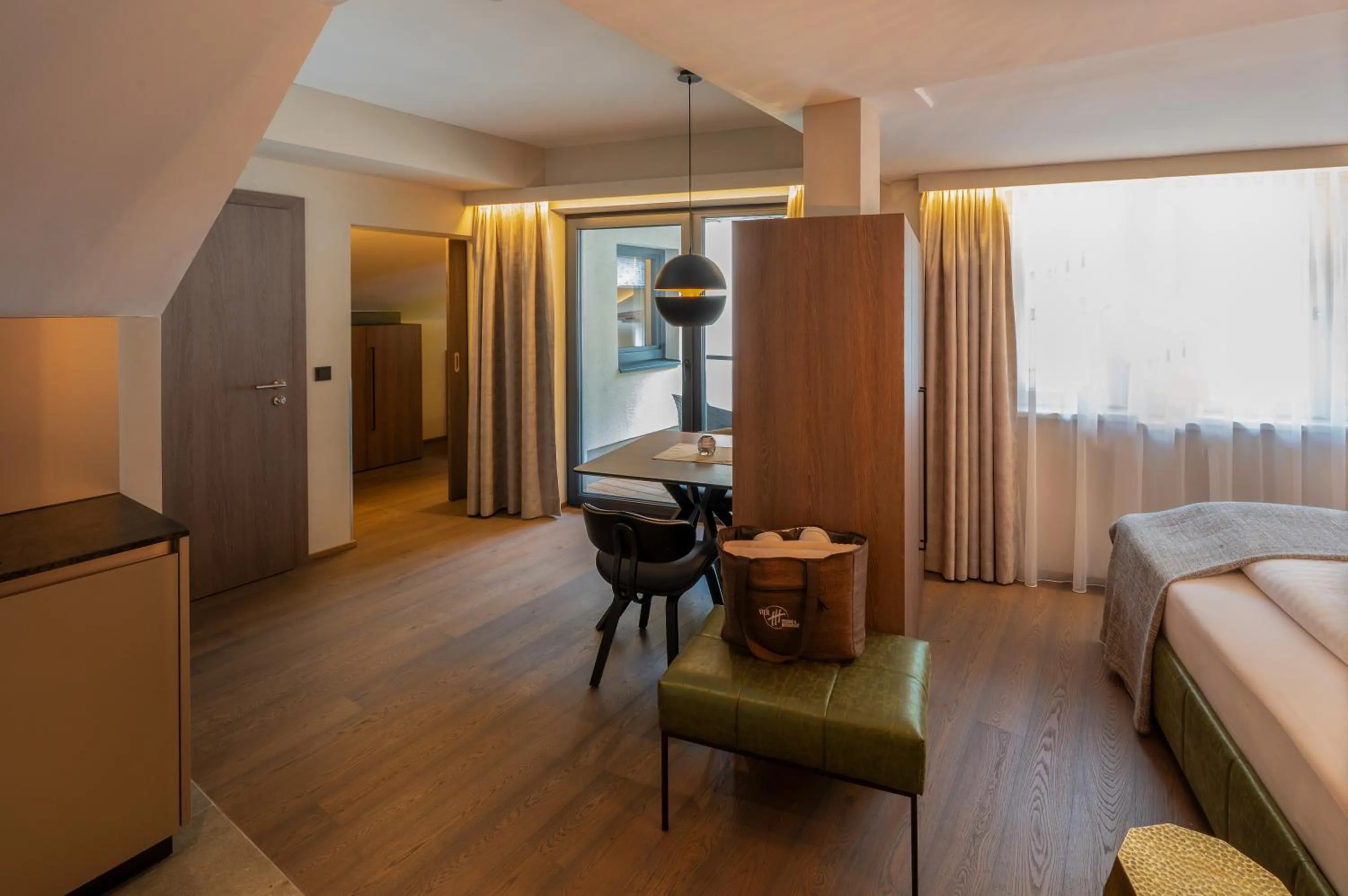 Photo of the whole room, Bed in VIER Studios & Restaurant