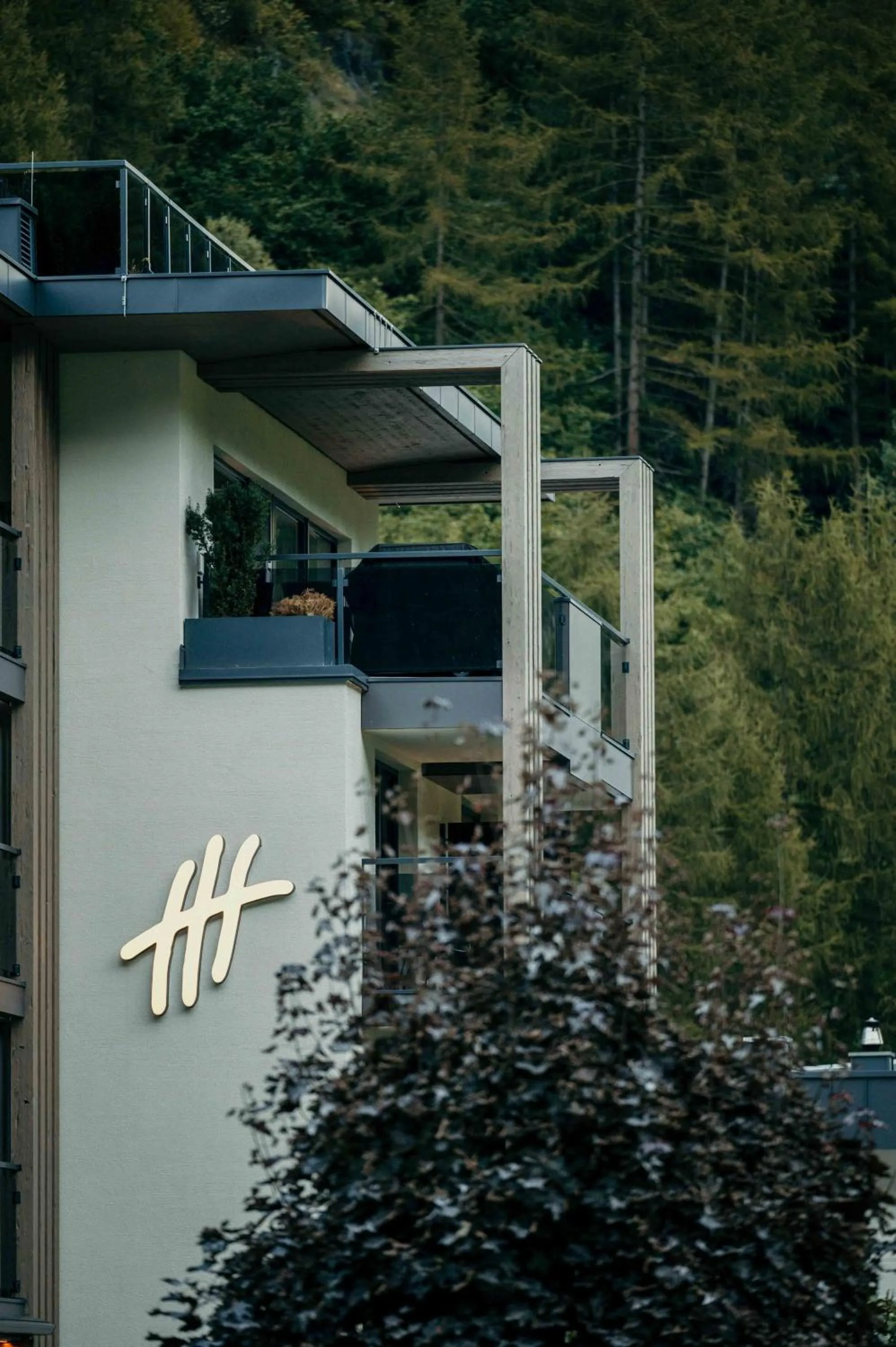 Property building in VIER Studios & Restaurant