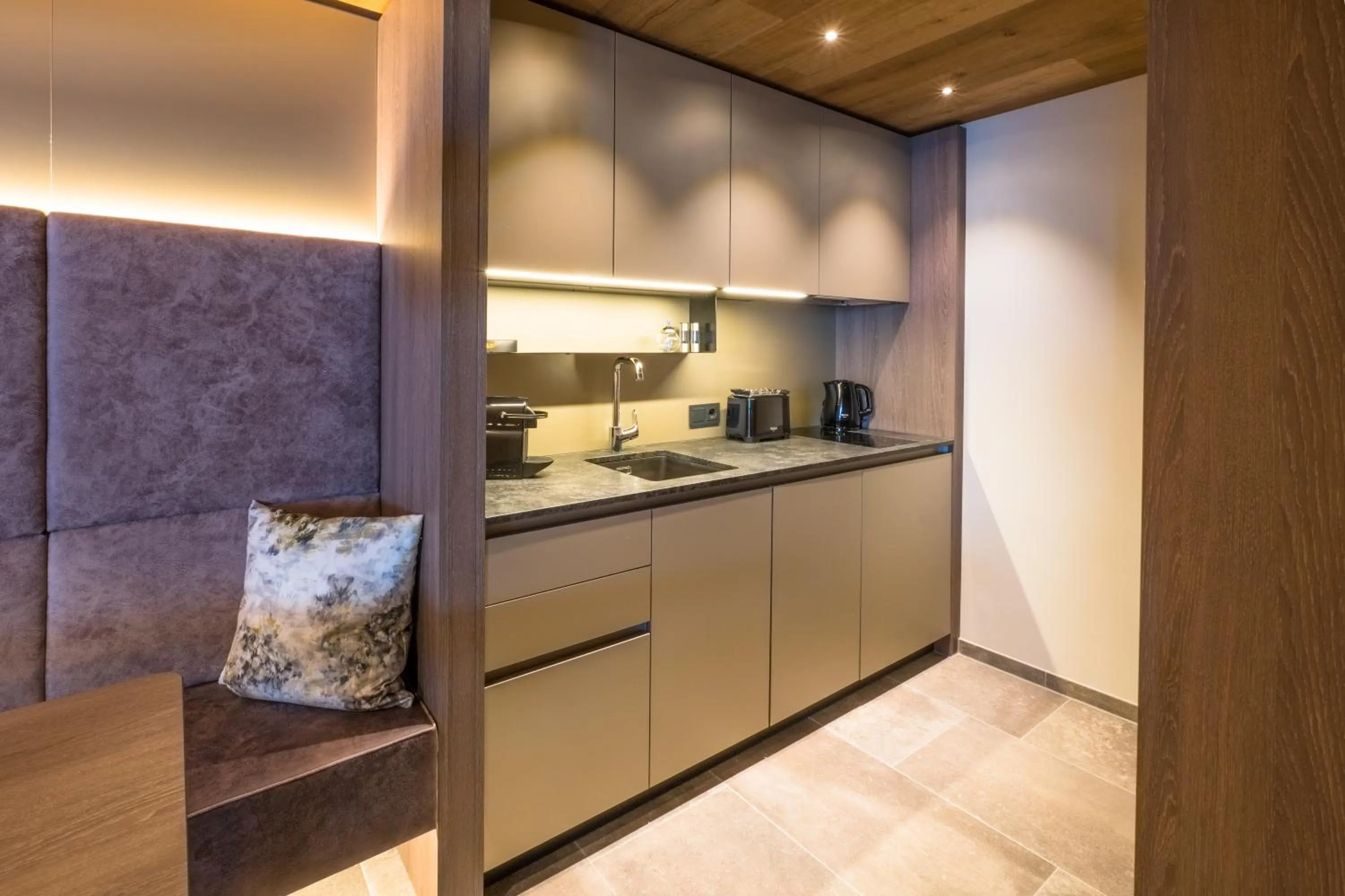 Kitchen or kitchenette in VIER Studios & Restaurant