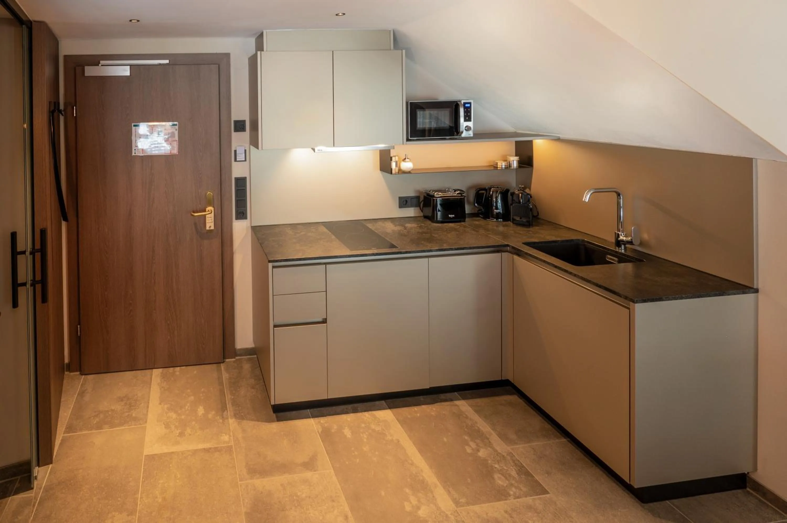 Kitchen or kitchenette in VIER Studios & Restaurant