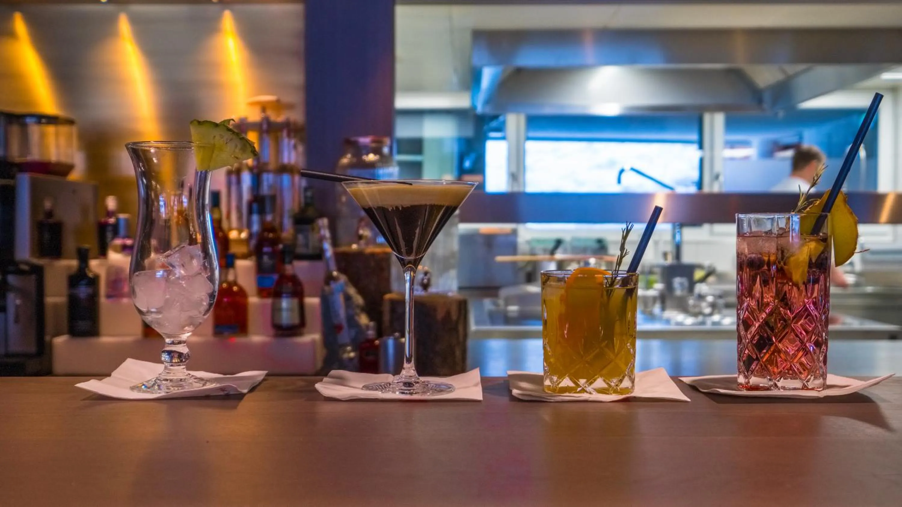 Alcoholic drinks in VIER Studios & Restaurant