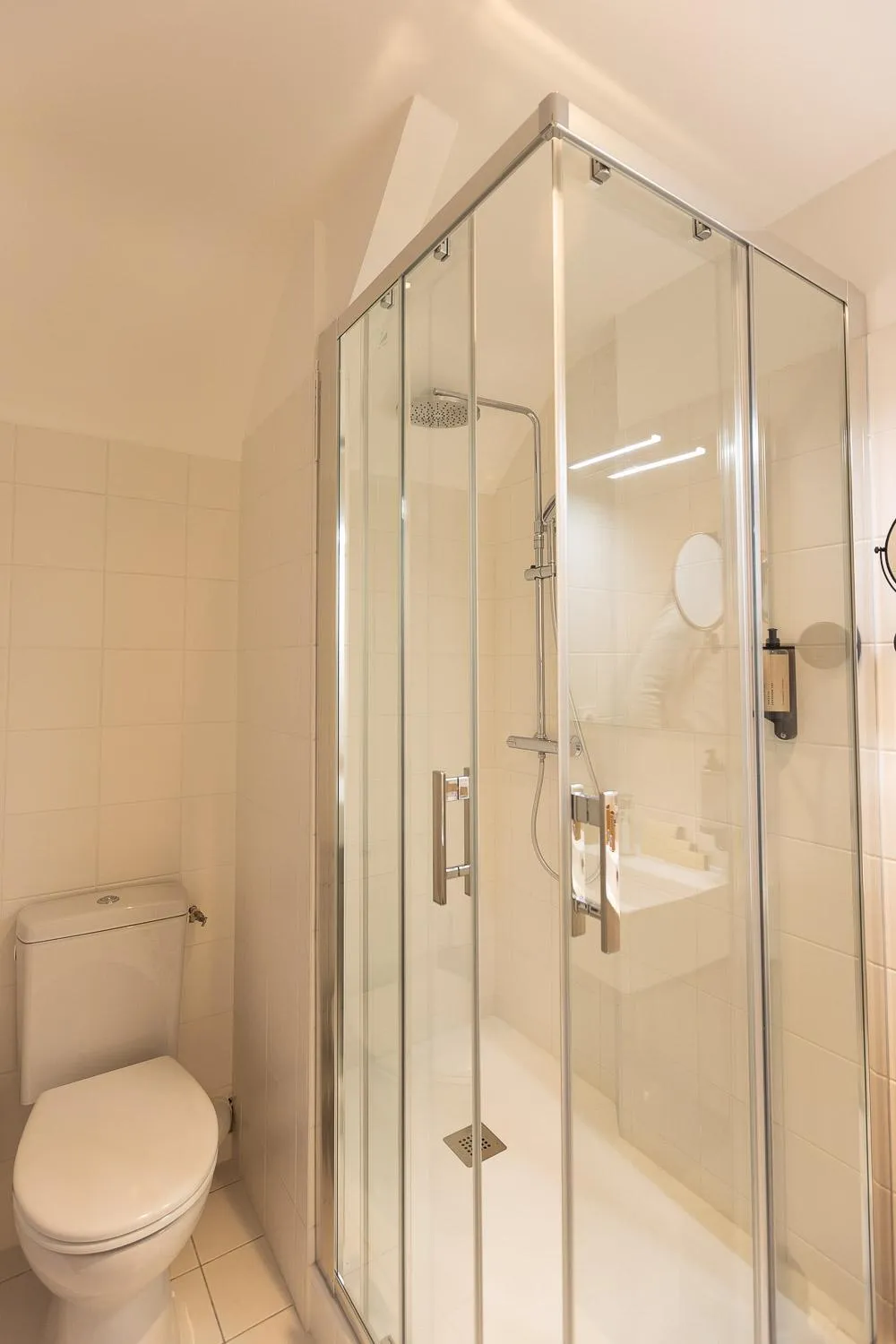 Bathroom in Logis Hôtel & Restaurant Le Vert Bocage