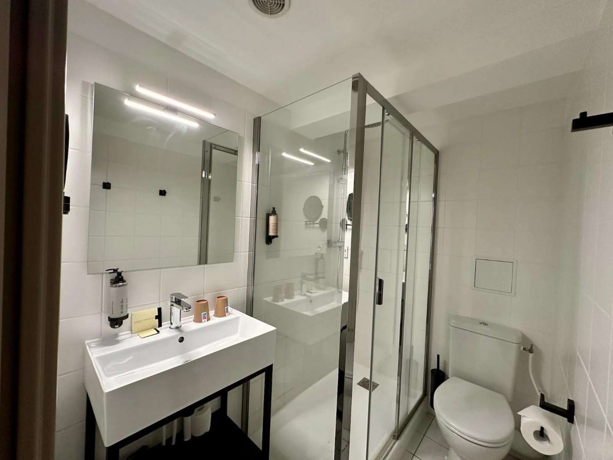 Bathroom in Logis Hôtel & Restaurant Le Vert Bocage