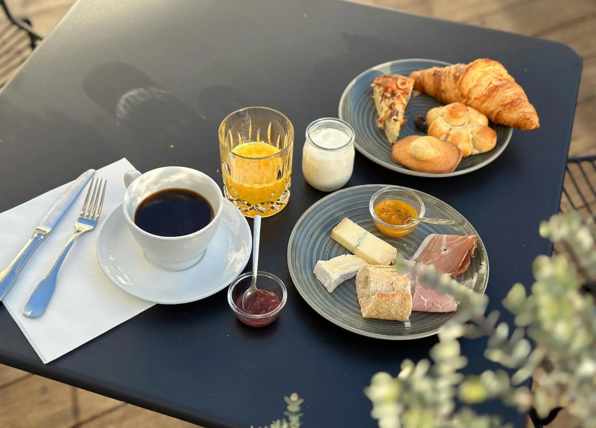 Breakfast in Logis Hôtel & Restaurant Le Vert Bocage