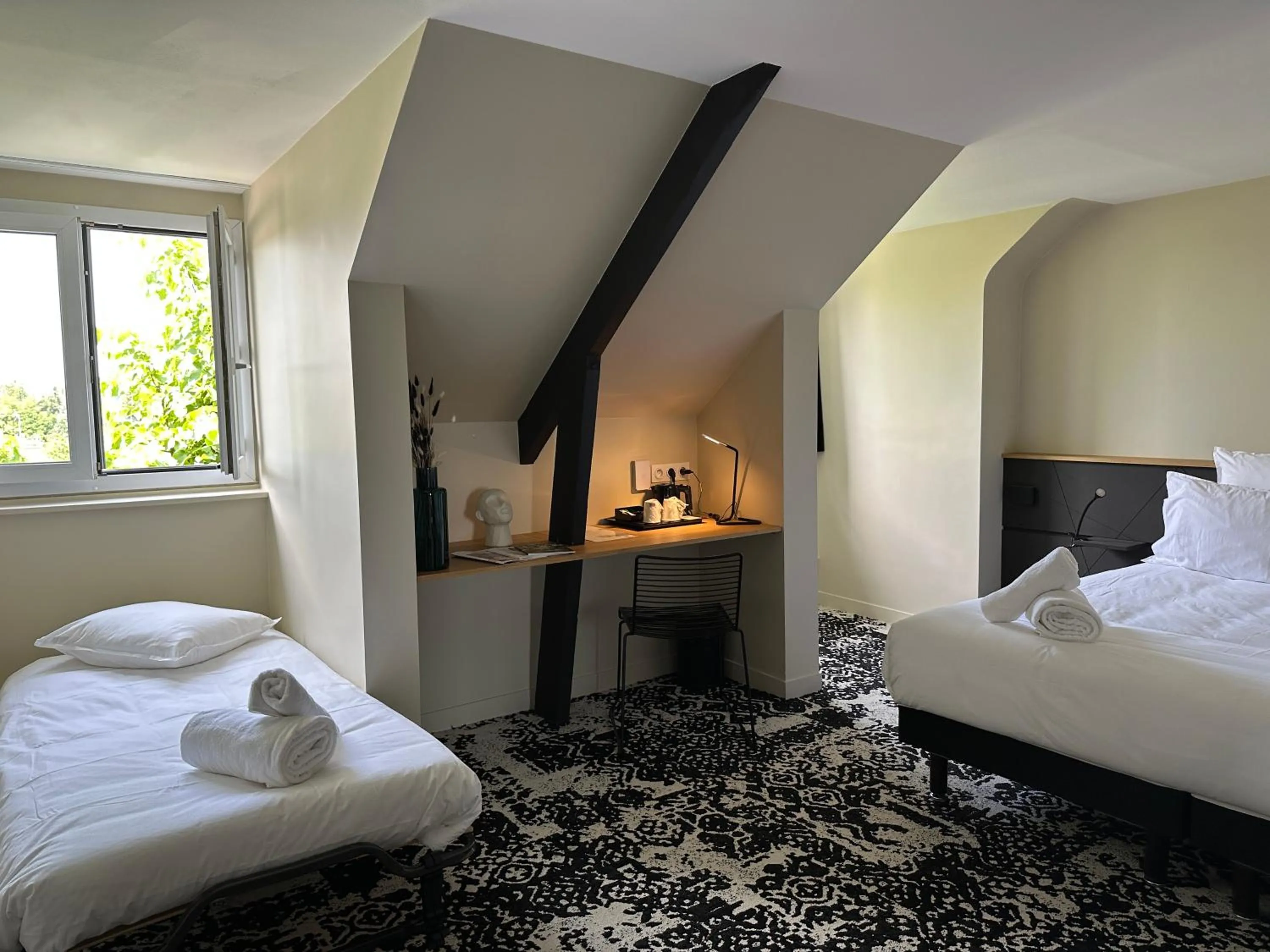Bed in Logis Hôtel & Restaurant Le Vert Bocage