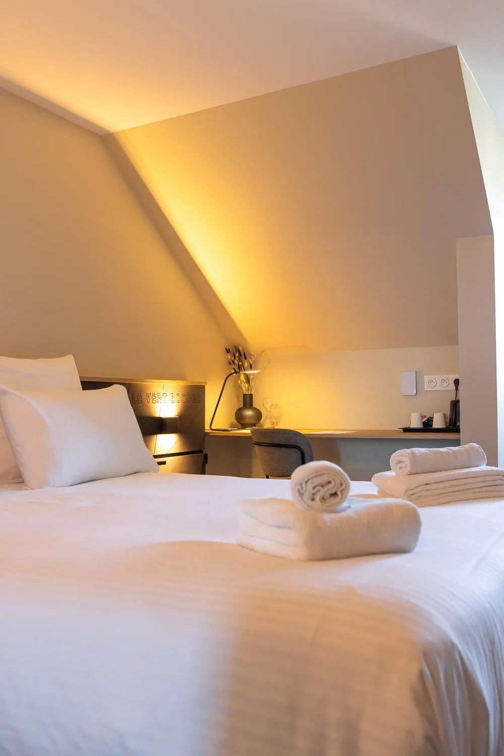 Bed in Logis Hôtel & Restaurant Le Vert Bocage