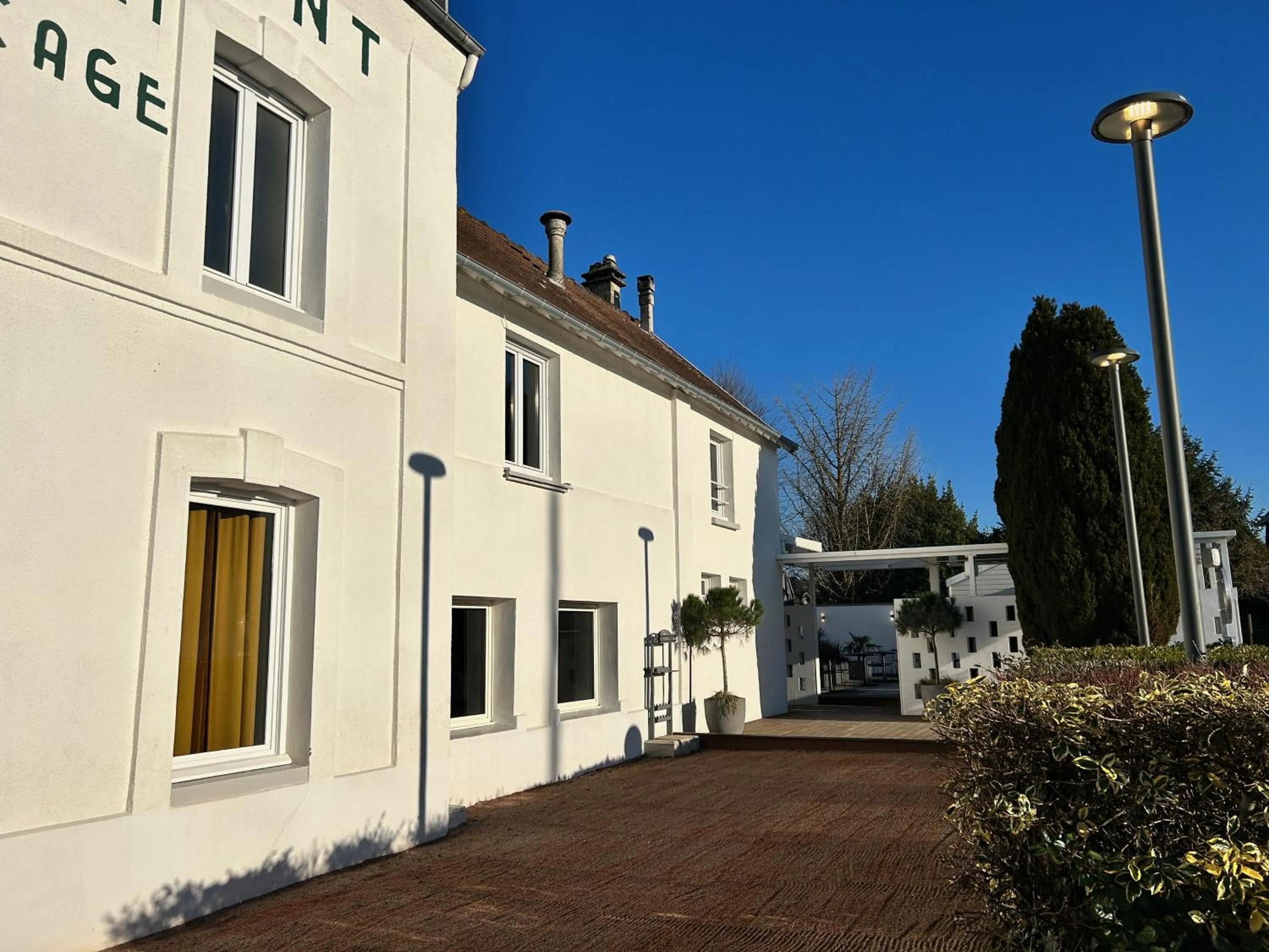 Property building in Logis Hôtel & Restaurant Le Vert Bocage