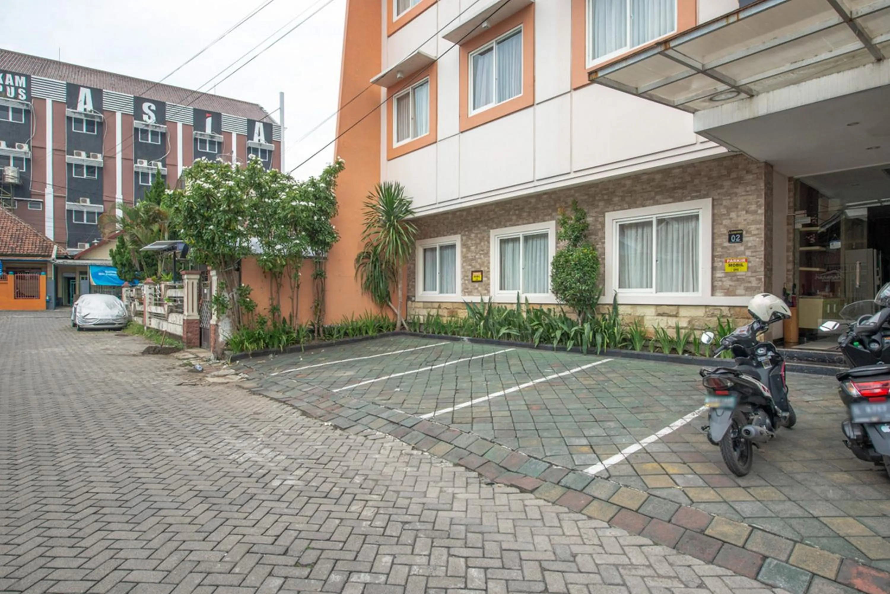 Facade/entrance in RedDoorz Syariah @ Soekarno Hatta Indah 2