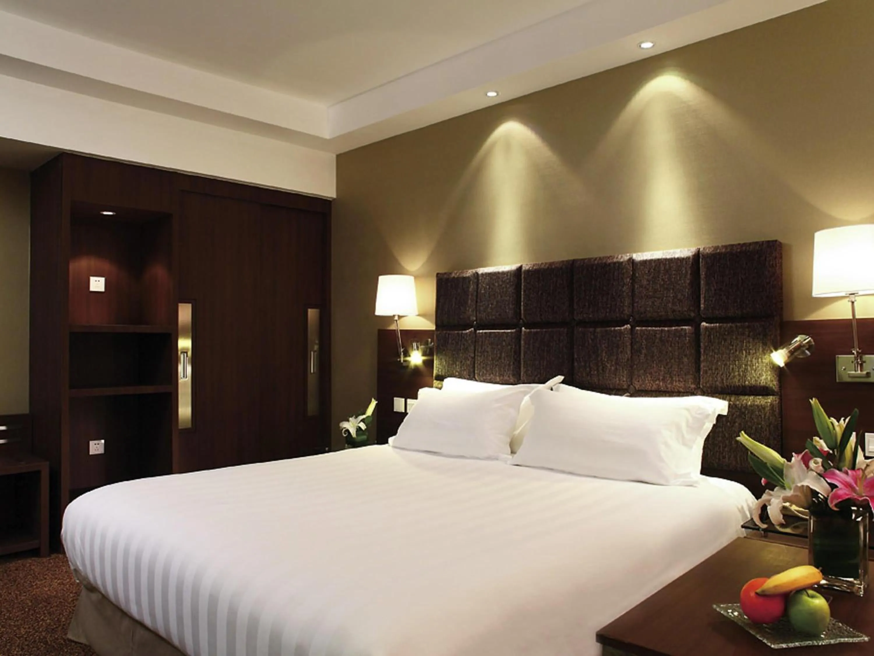 Bedroom in Peace Hotel Beijing