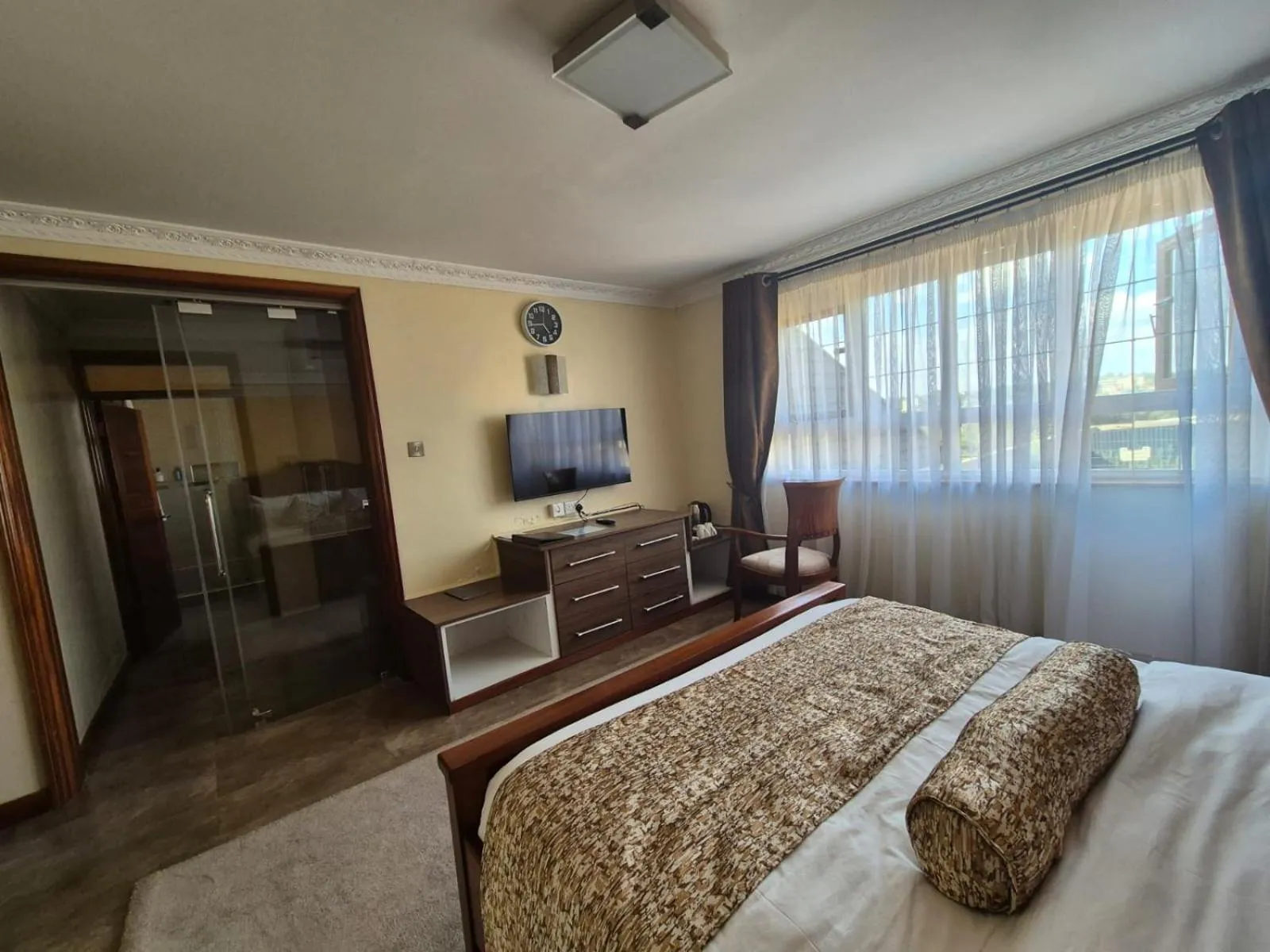 Photo of the whole room, Bed in Asyana Gardens