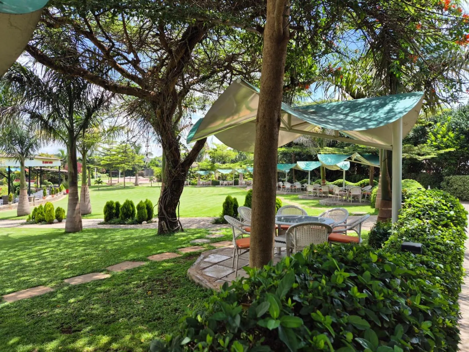 Restaurant/places to eat in Asyana Gardens